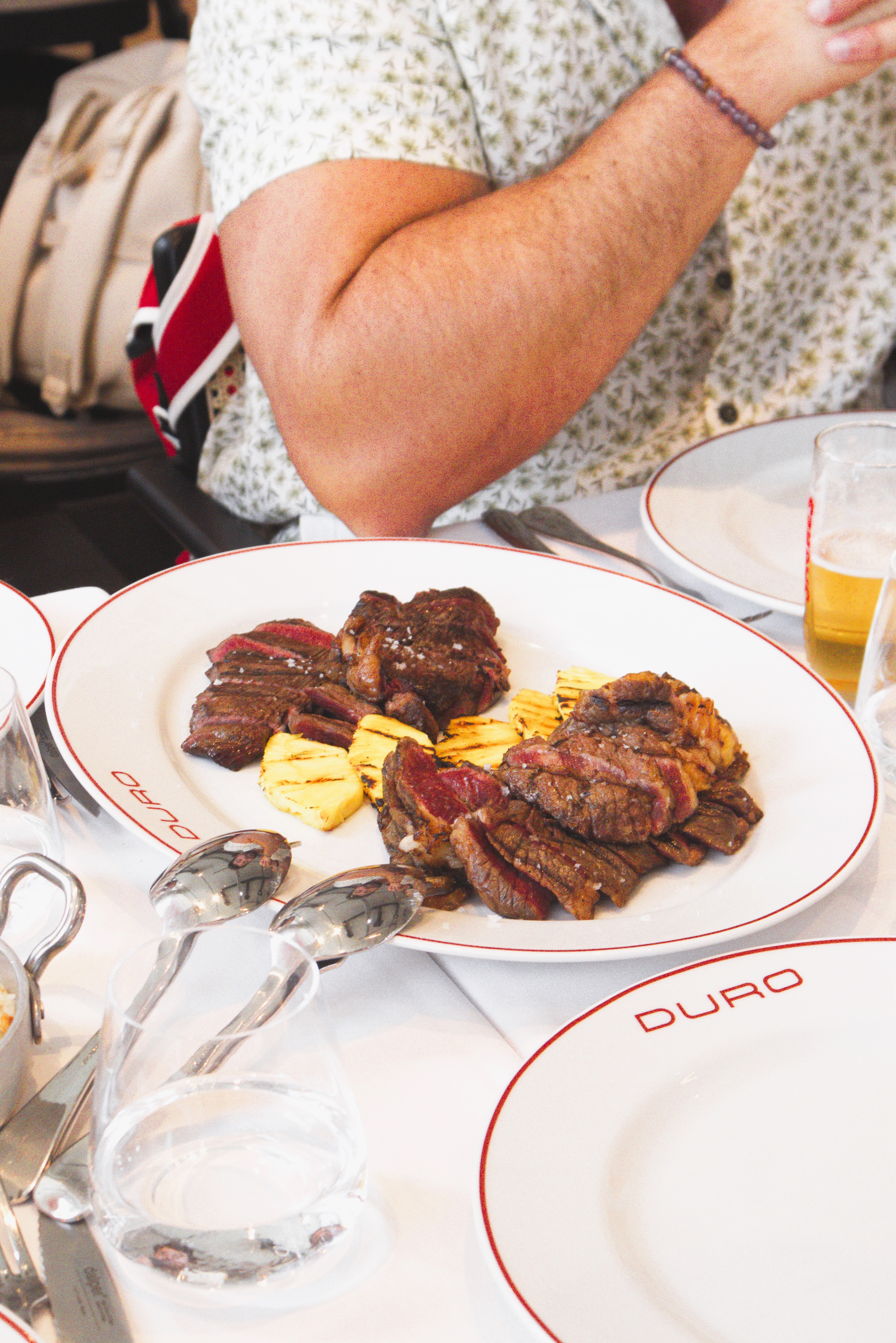 Duro. Novo spot de Santos tem churrasco brasileiro com picanha, maminha e pão de queijo à discrição