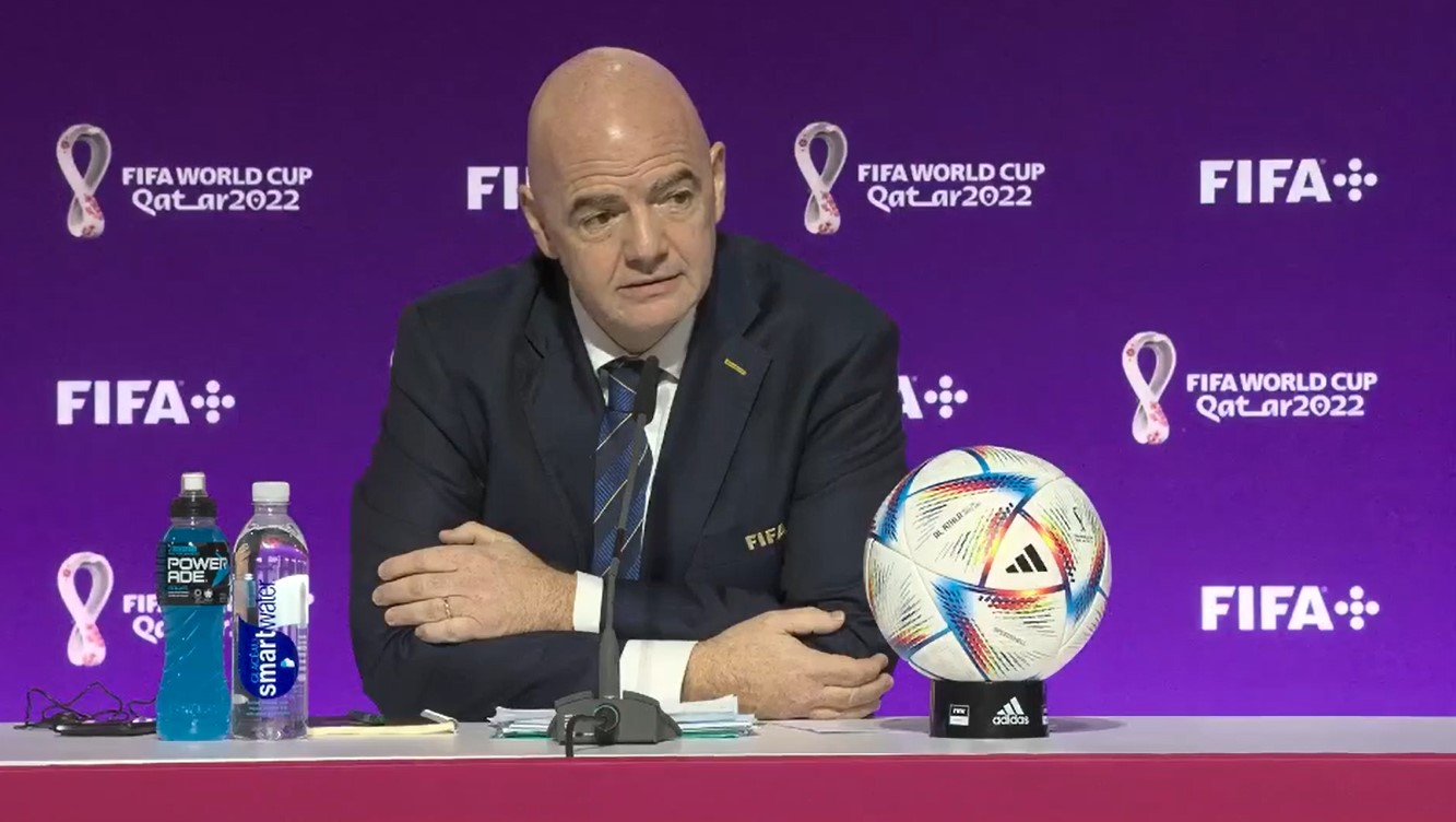 “Hoje sinto-me catari. Hoje sinto-me árabe. Hoje sinto-me gay”. Presidente da FIFA fala em “hipocrisia europeia” no Mundial