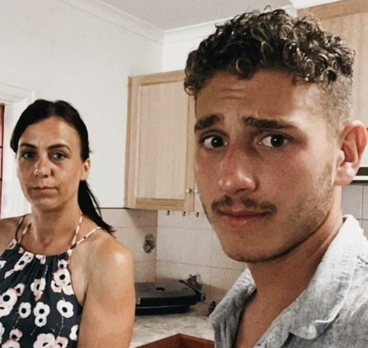 Jovem recusa-se a sair de casa. “Se puder ficar a viver com a minha mãe até aos 50, fico. Tenho renda e comida grátis”