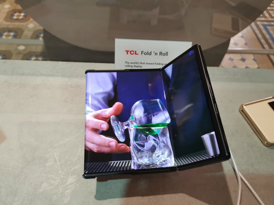 Smartphones que dobram ou enrolam podem ser os modelos “aspiracionais” na oferta da TCL