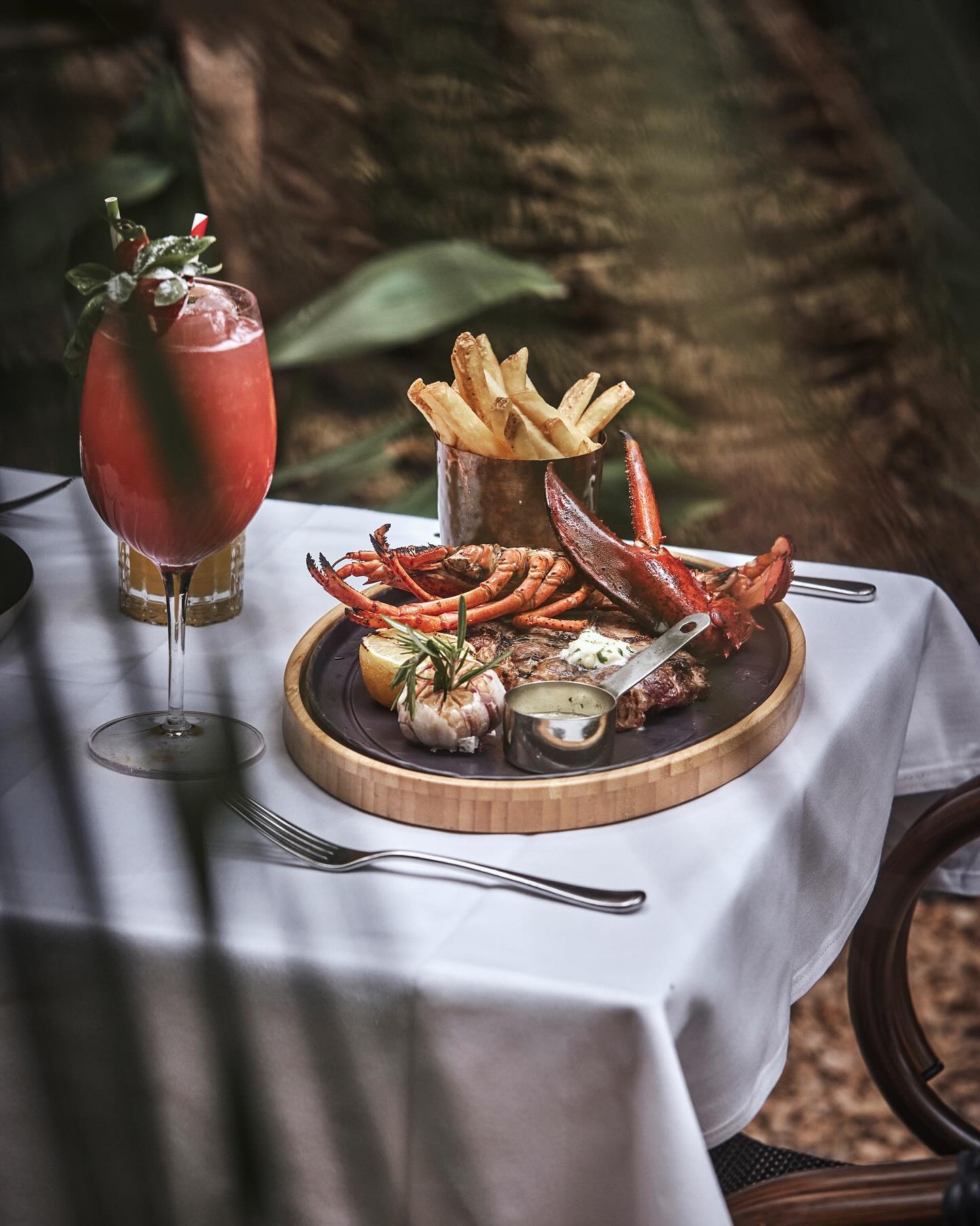 O restaurante “mais exclusivo” de Maiorca tem marisco fresco e carne suculenta (e fica num autêntico palácio)