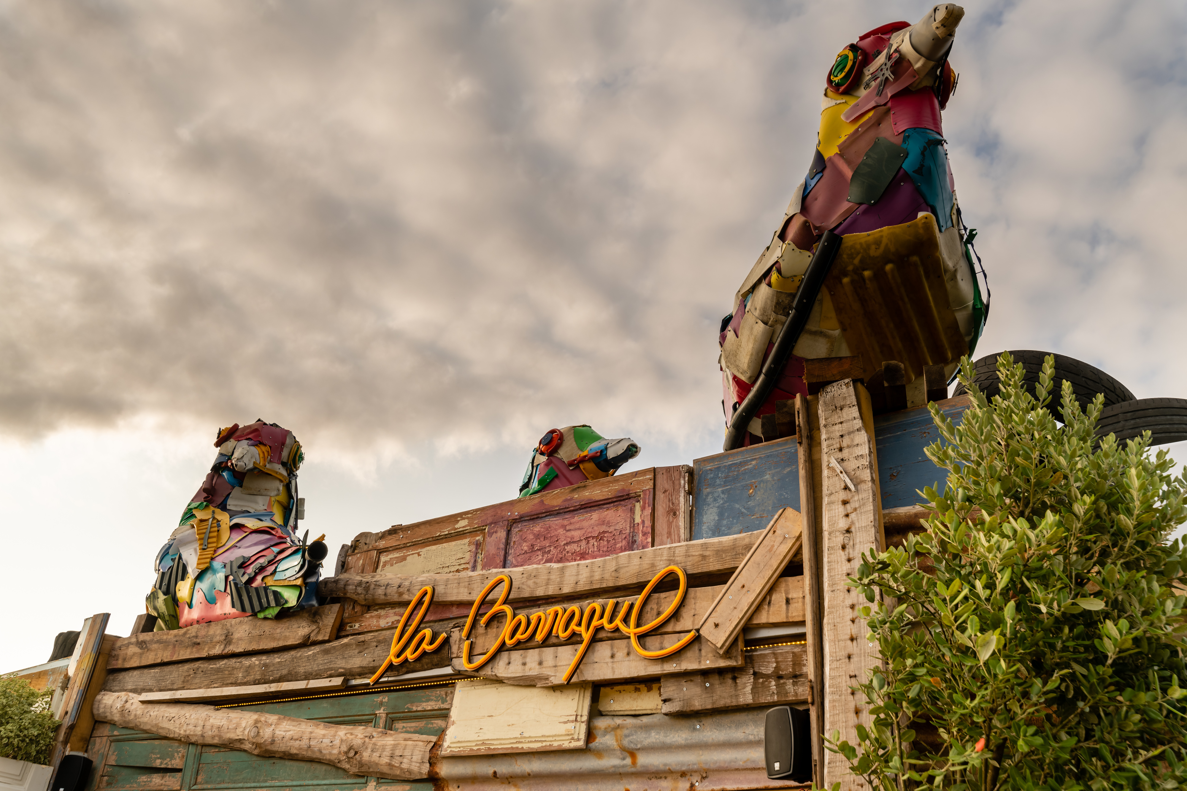 La Barraque. Esta esplanada nasce no meio de legumes biológicos e com vista para o mar