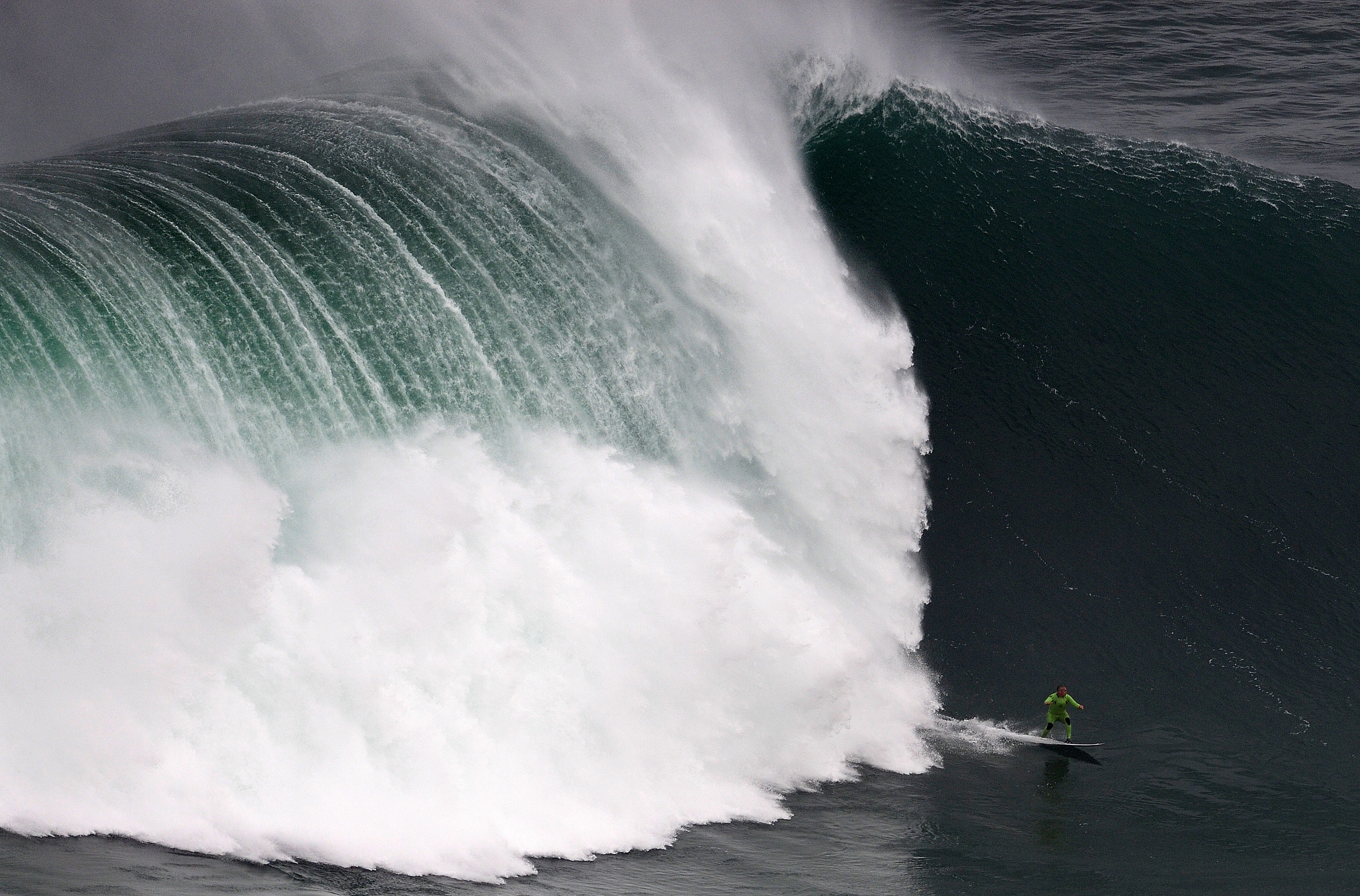 Ondas da Nazaré. Boia costeira regista altura máxima de 17 metros