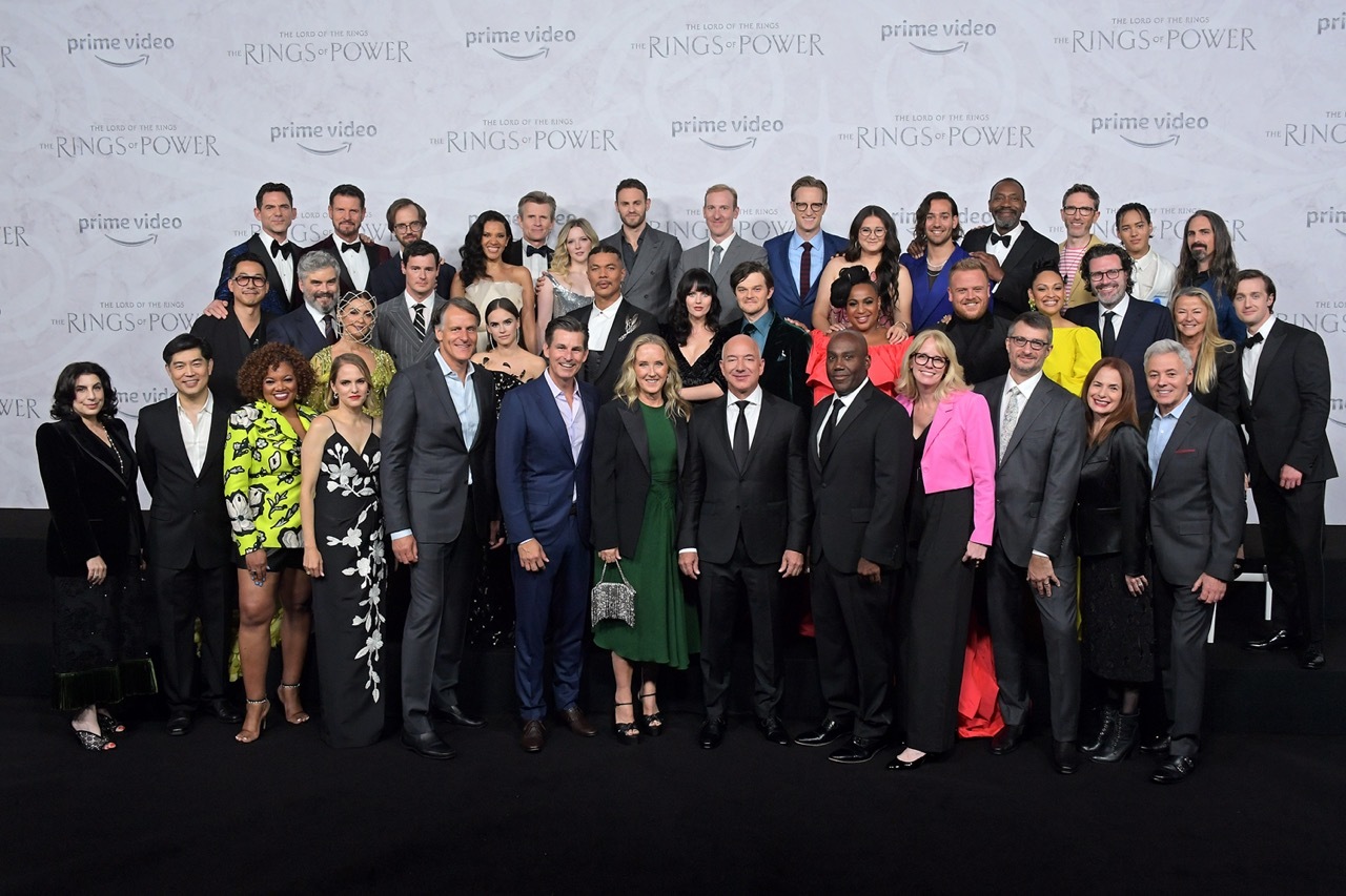 “O Senhor dos Anéis: Os Anéis do Poder” em antestreia mágica em Londres – e decorada a rigor