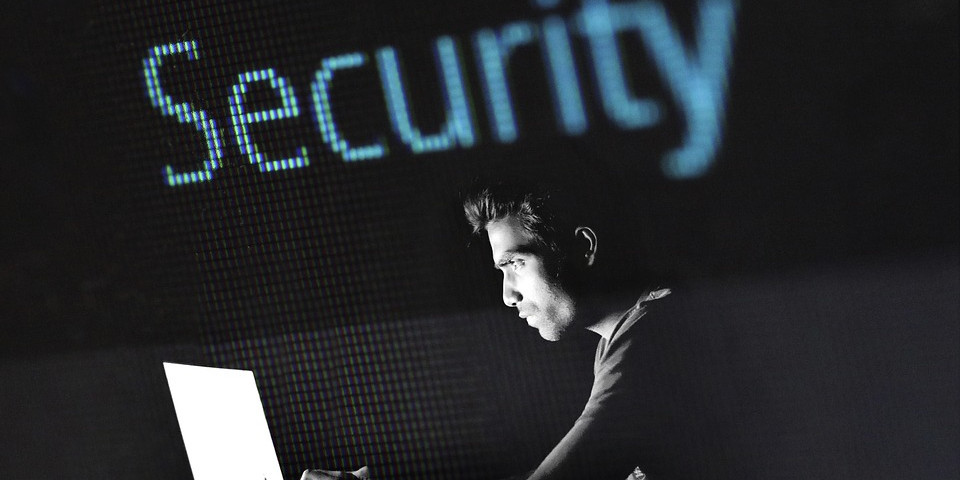 Guerra na Ucrânia inverte a paisagem das ciberameaças: Rússia é o principal alvo de ataques informáticos