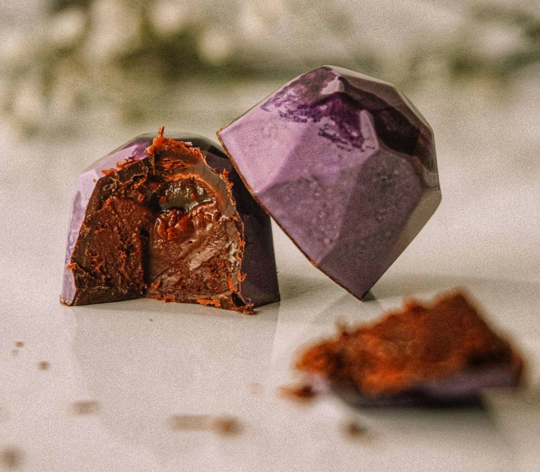 Conheça os chocolates que antes de serem levados à boca, já foram comidos pelos olhos