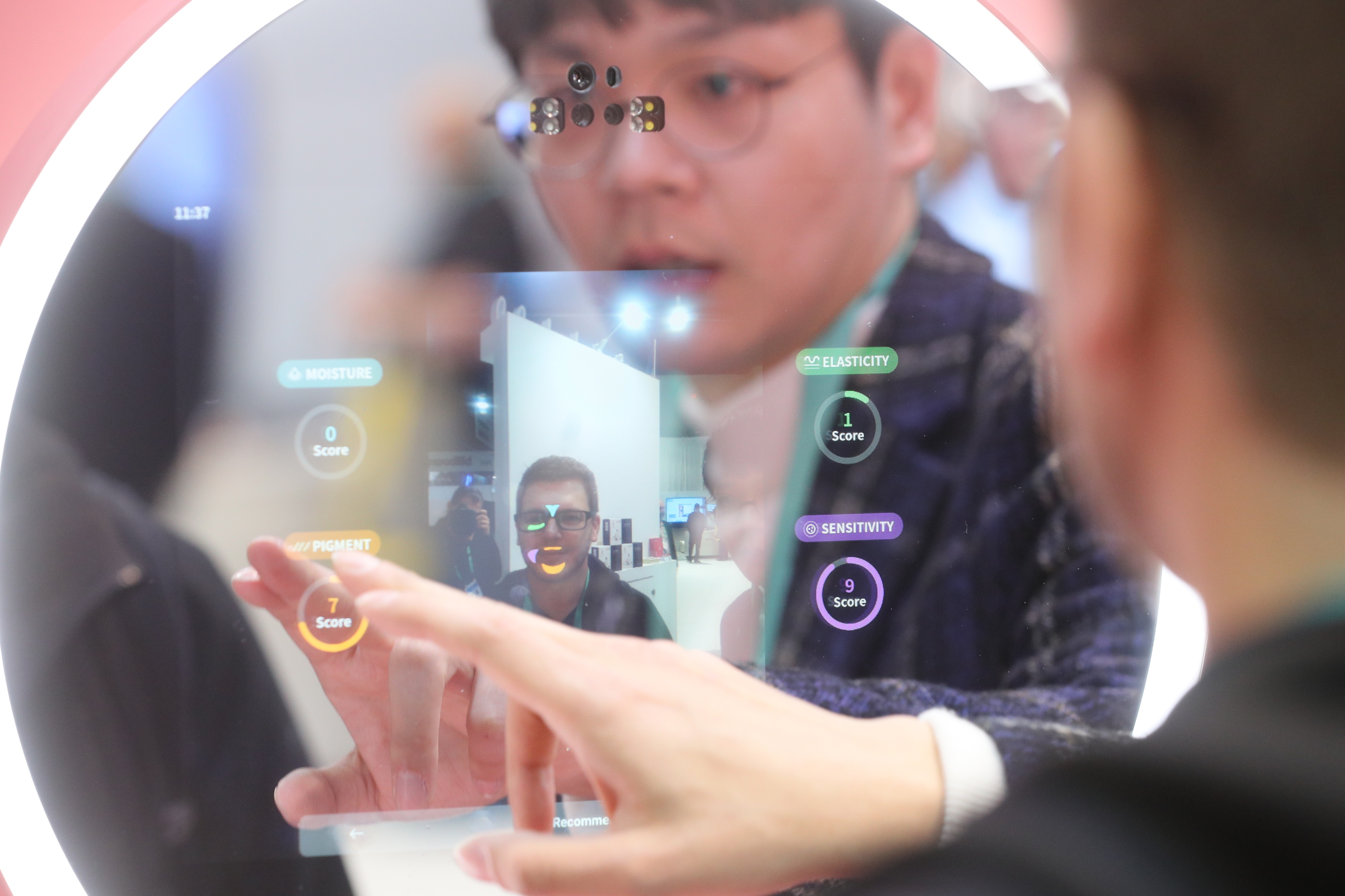 Alice Trewinnard e a filha bebé estão com COVID-19. Ambas têm sintomas