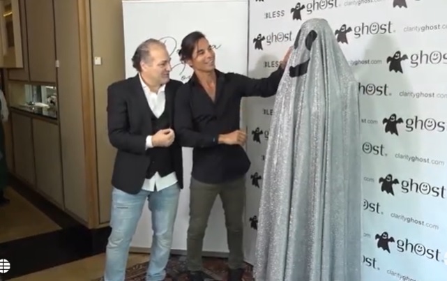 “Vamos destapar o fantasma”. Filho de Julio Iglesias apresenta nova namorada de forma “degradante”