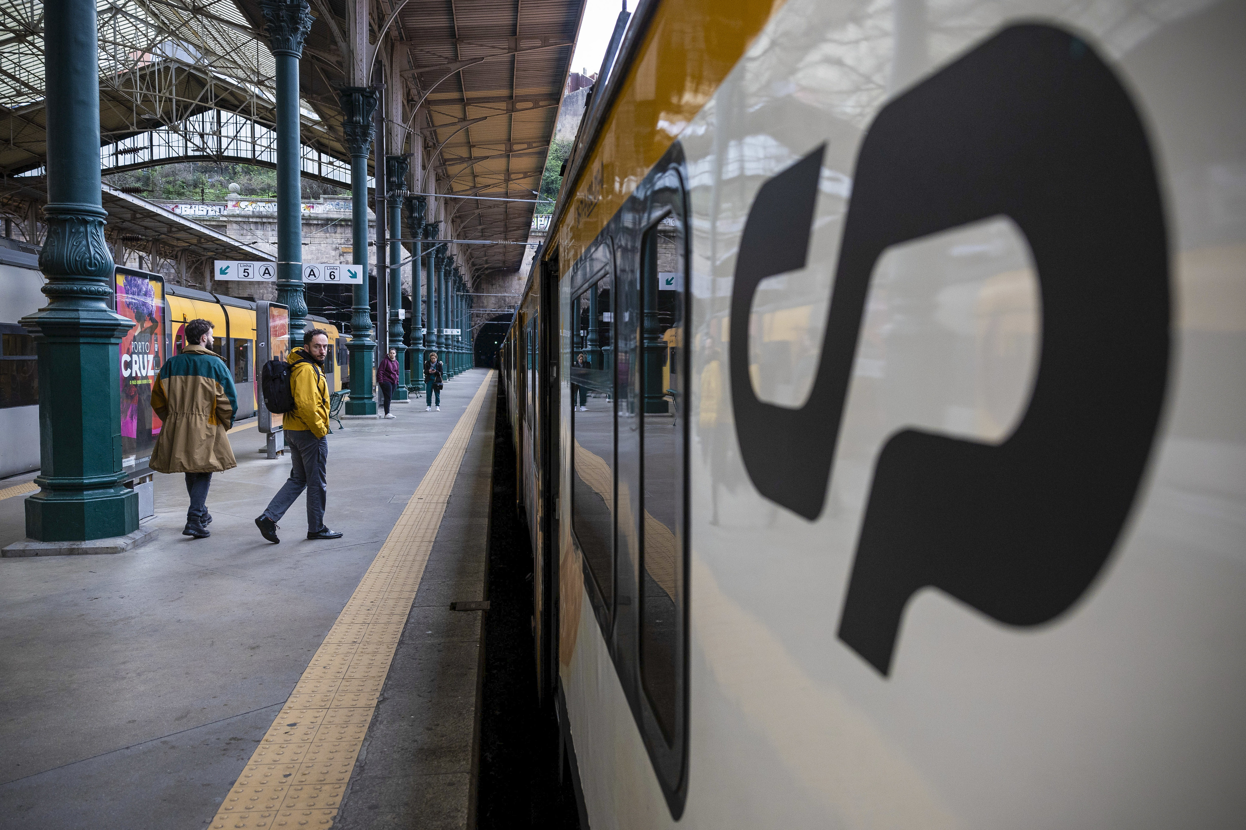 Adesão “quase total” à greve. CP fala em 75,1% de supressões mas há serviços mínimos