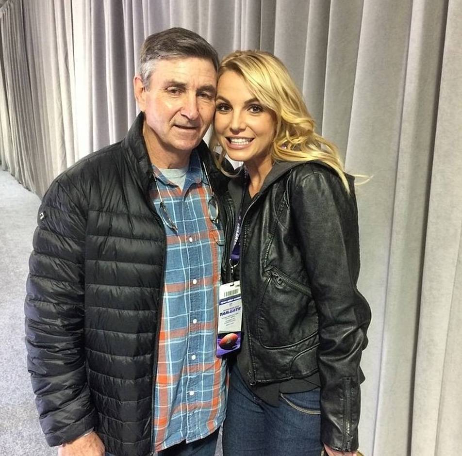 Com uma perna amputada, pai de Britney Spears foi visto pela primeira vez desde que perdeu tutela da filha
