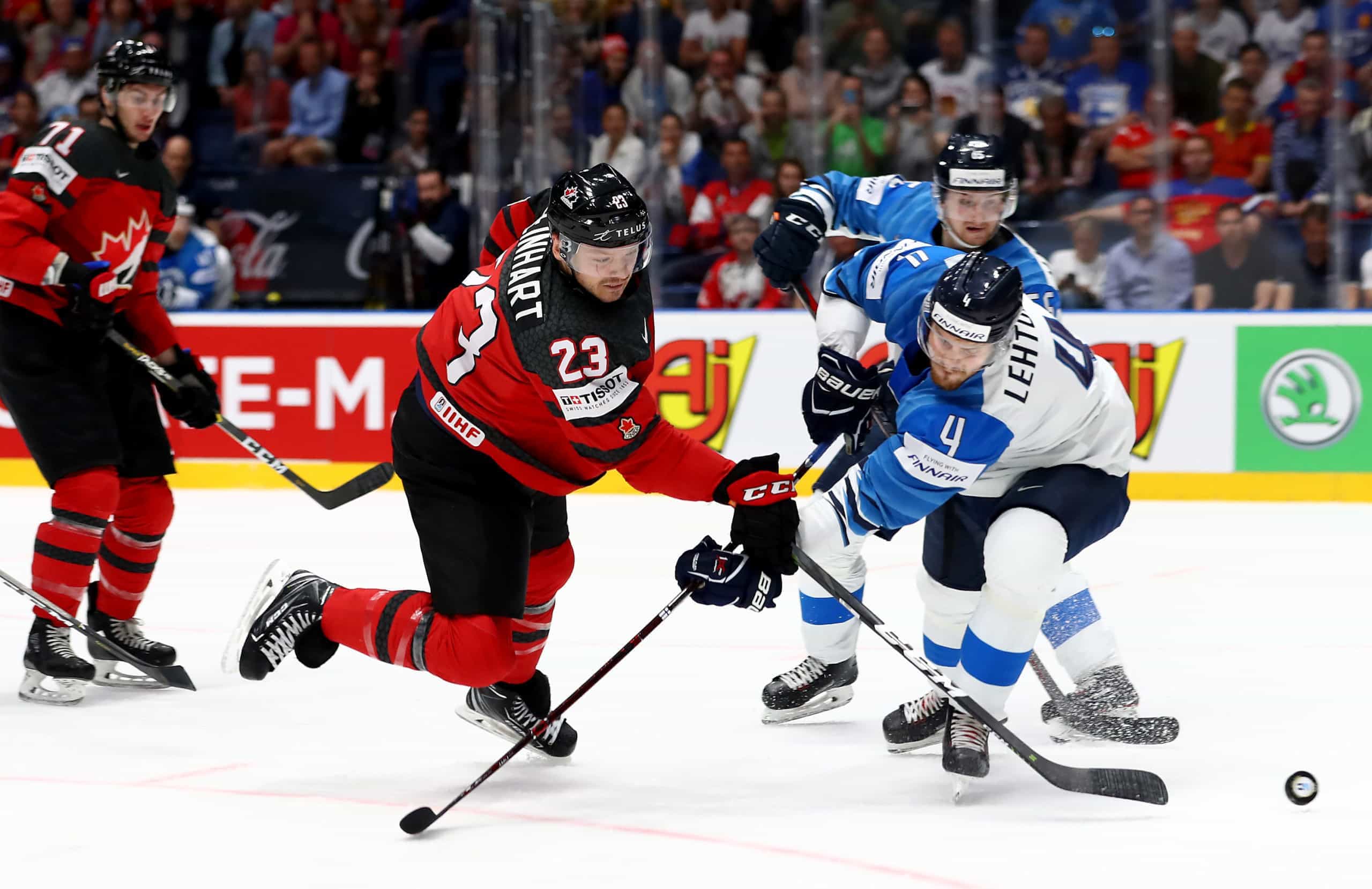 Чм по хоккею с шайбой. ЧМ 2021 по хоккею финал Канада Финляндия. Хоккей 2022 Финляндия Канада. ЧМ хоккей 2022 Финляндия Швейцария. Сборная Канады по хоккею.