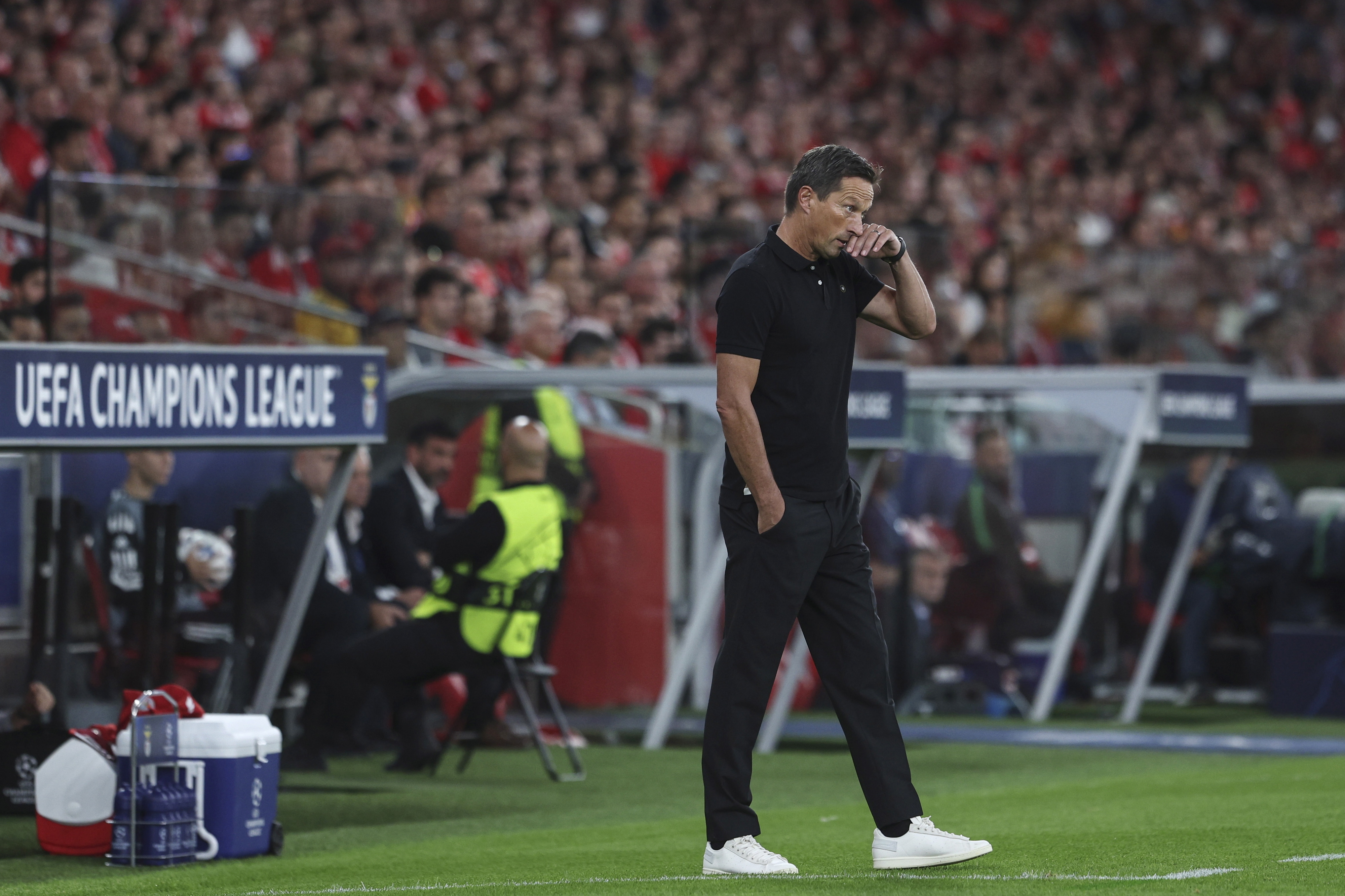 FOI SÓ NA BOLA'! VITÓRIA DO BENFICA DIANTE DO SALZBURGO NA LIGA DOS  CAMPEÕES FOI 'LIMPINHA': BOA GESTÃO DOS LANCES