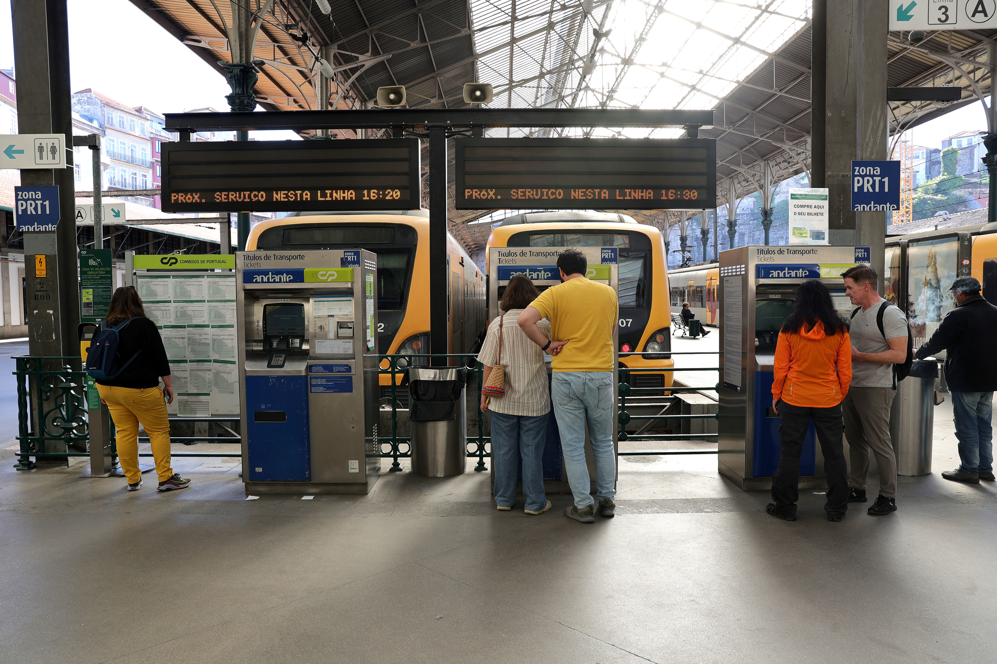 Greve na CP continua. Dos 561 serviços de comboio agendados, 383 foram suprimidos até às 12 horas