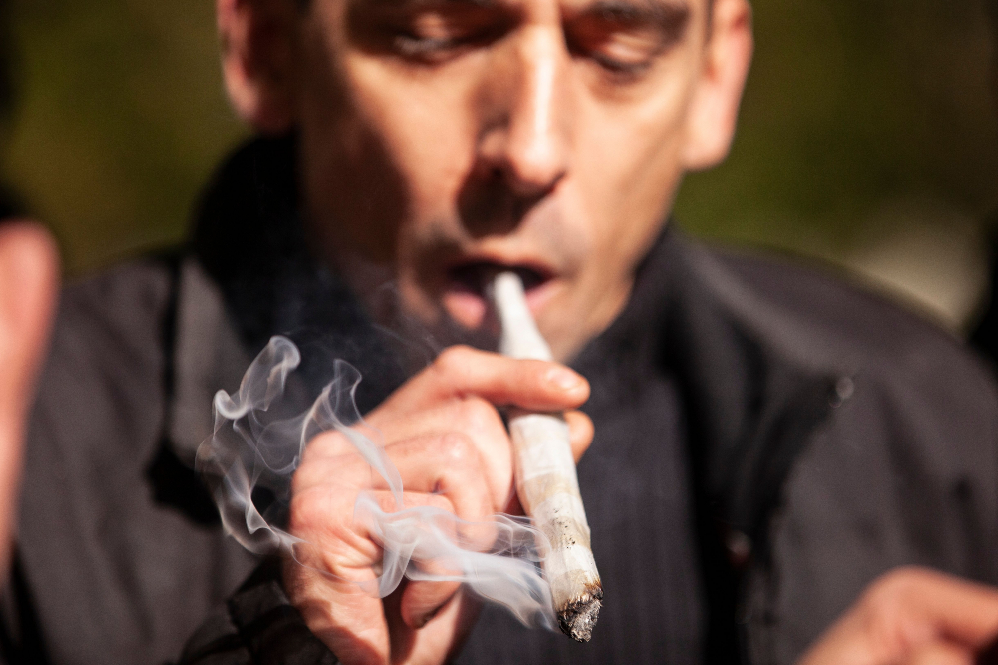 Estudo. Uso diário de canábis aumenta o risco de psicose