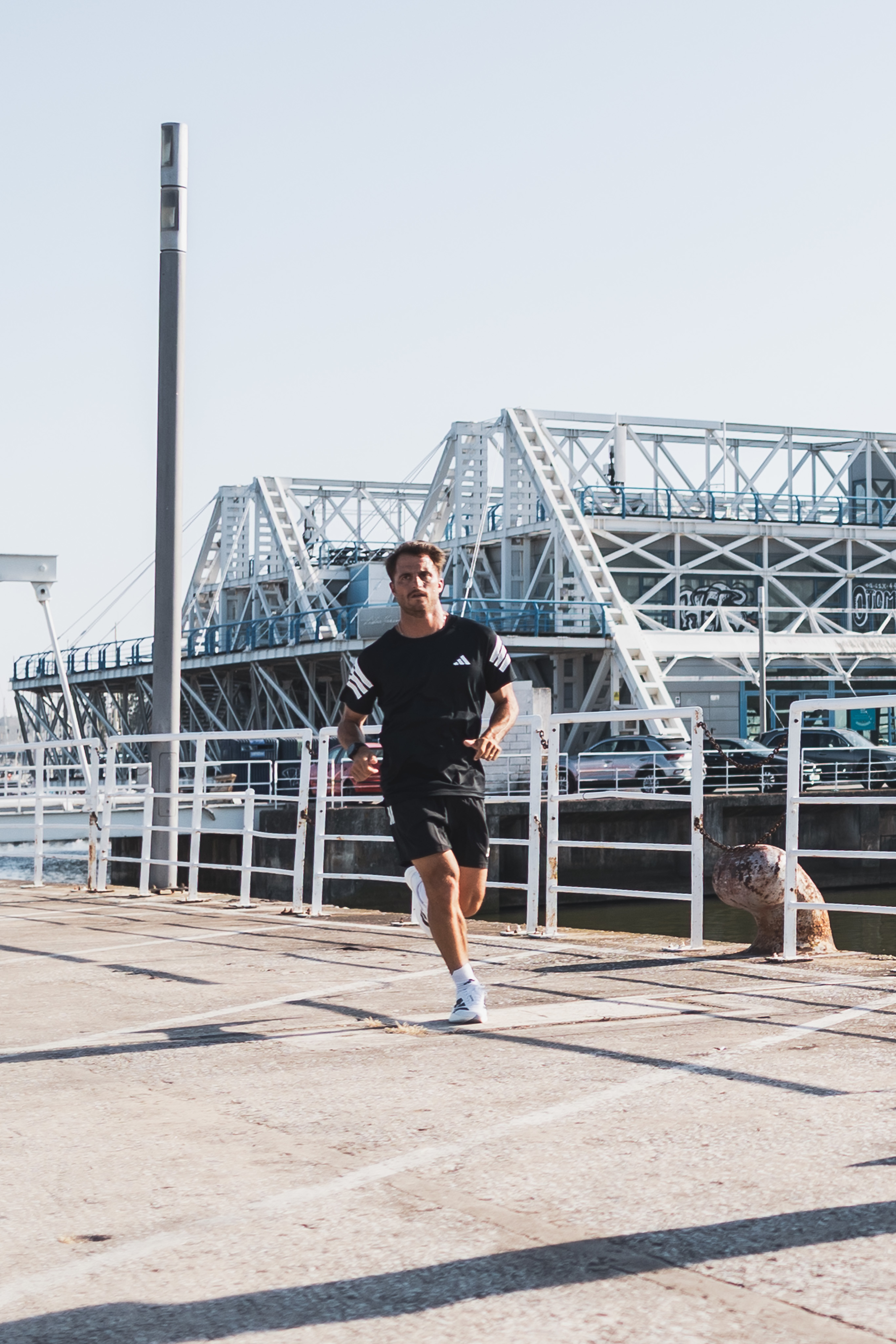 Das corridas à correria do dia a dia, os Adidas ADIZERO EVO SL são “como uma nuvem”. Leia a entrevista a Tiago Teotónio Pereira