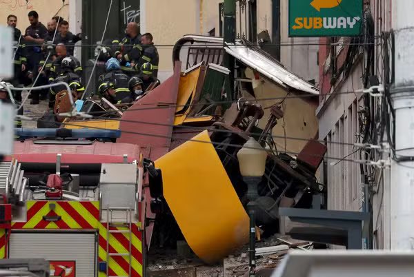 Pai do menino alemão de 3 anos é encontrado com vida após o acidente no Elevador da Glória