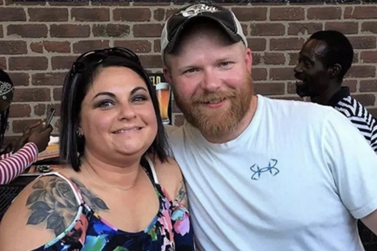 Mulher desaparece no meio de furacão em frente ao filho e marido. Helene matou mais de 230 pessoas