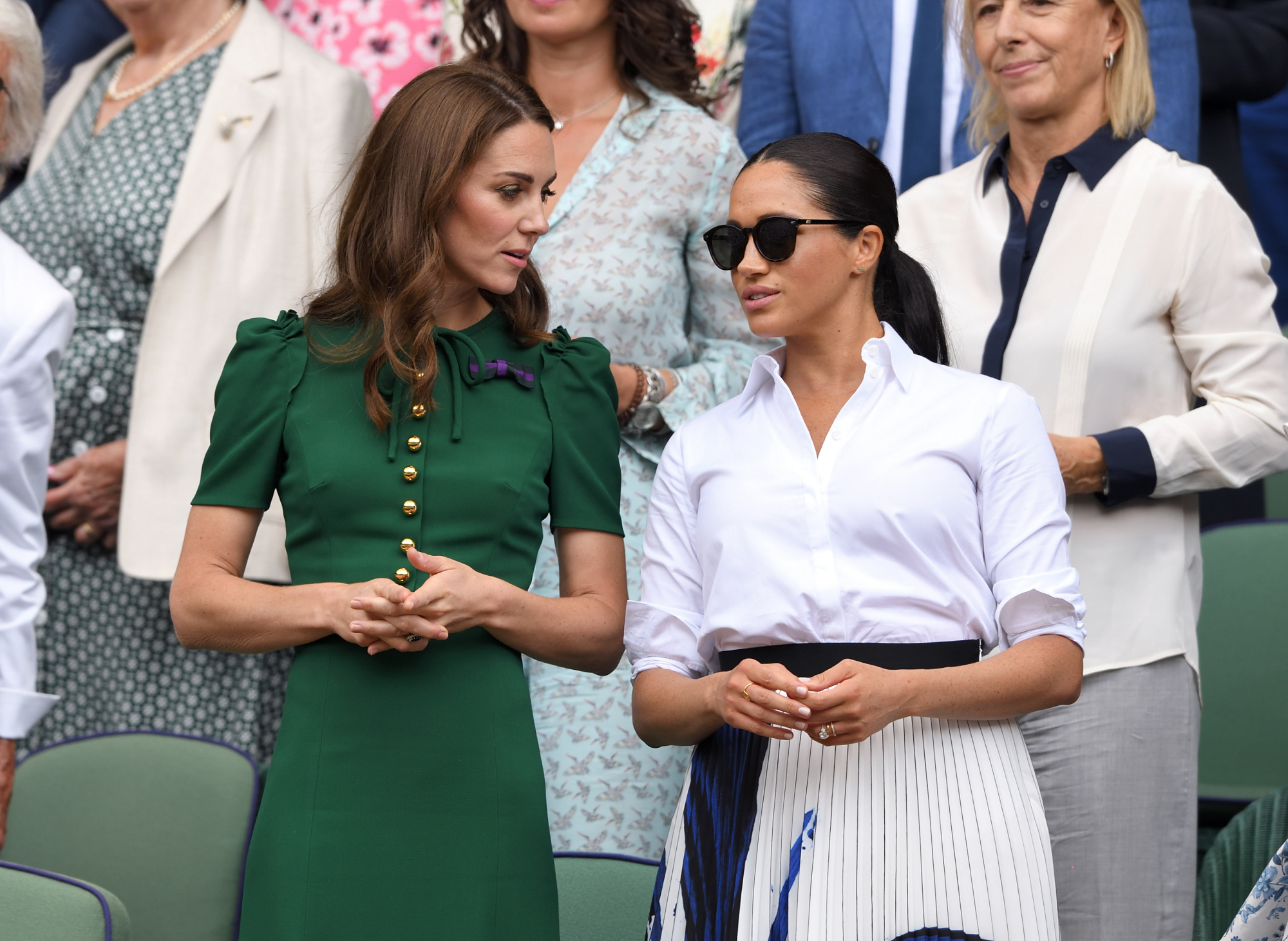 Meghan posa com revista de Kate Middleton 2 anos antes de conhecer Harry