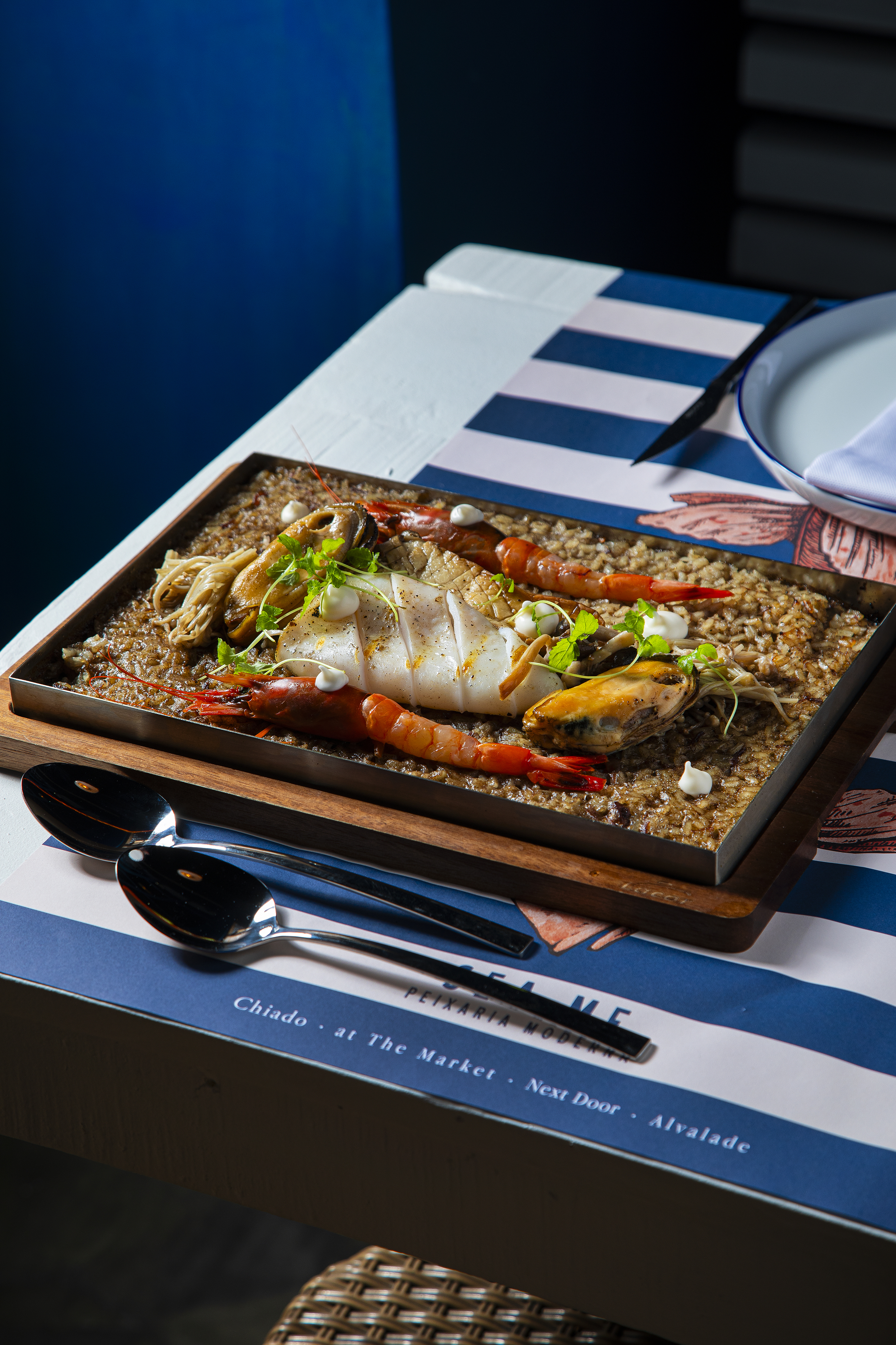 Sea Me. Peixaria moderna atraca em Alvalade com arroz surf&turf, niguiris de sardinha assada e mais