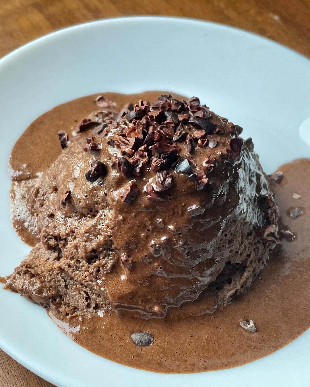 2 minutos é o tempo necessário para fazer este bolo fit de banana e chocolate