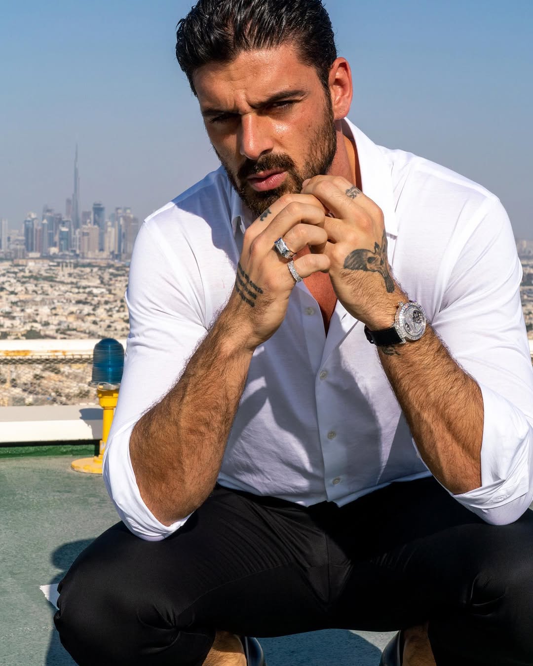 Michele Morrone reforça elenco do filme “A Criada”. Veja as fotos mais escaldantes do ator