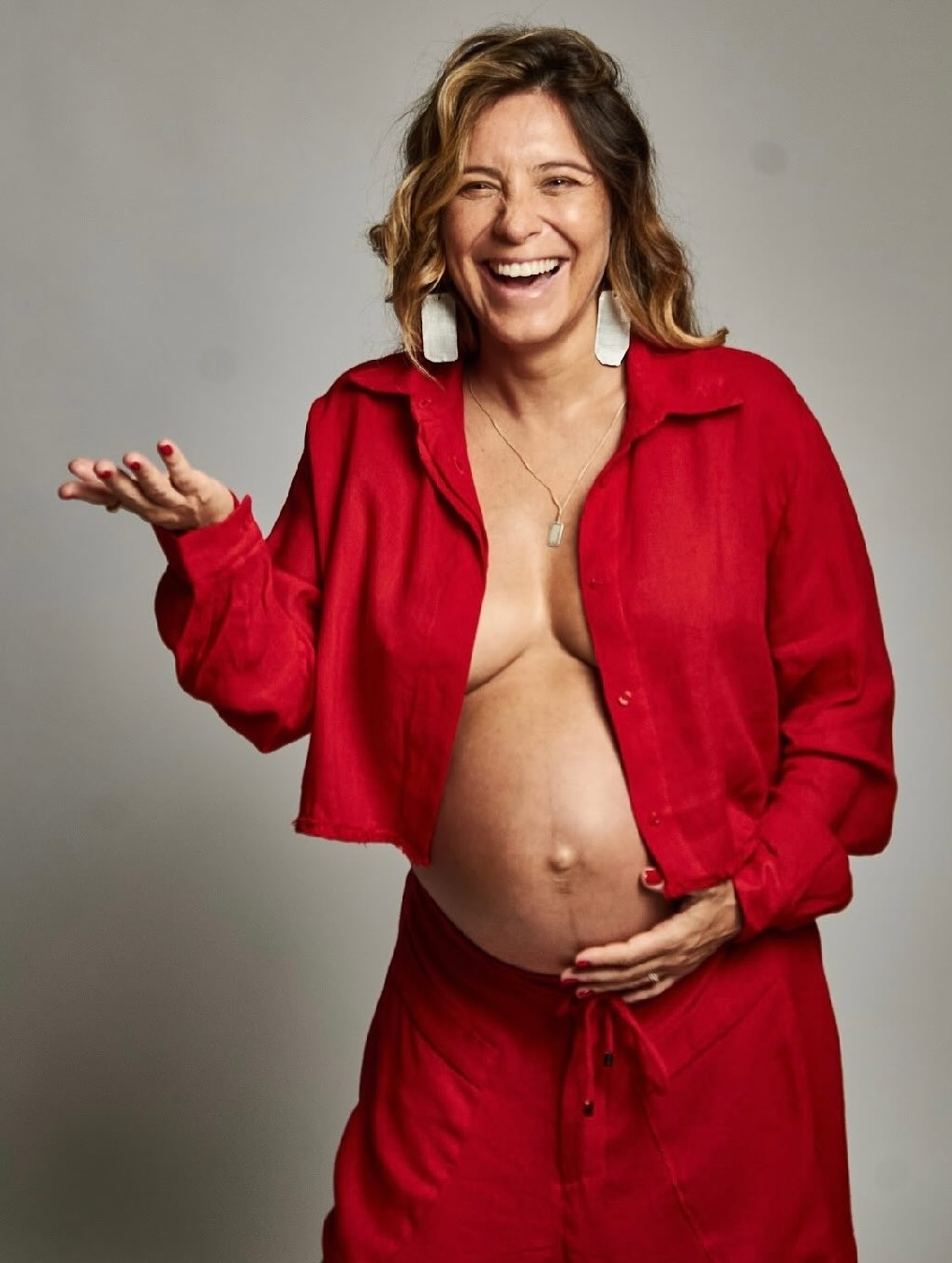 Depois de ser mãe há 2 meses, Joana Solnado exibe silhueta incrível. Veja a atriz nas praias do Brasil