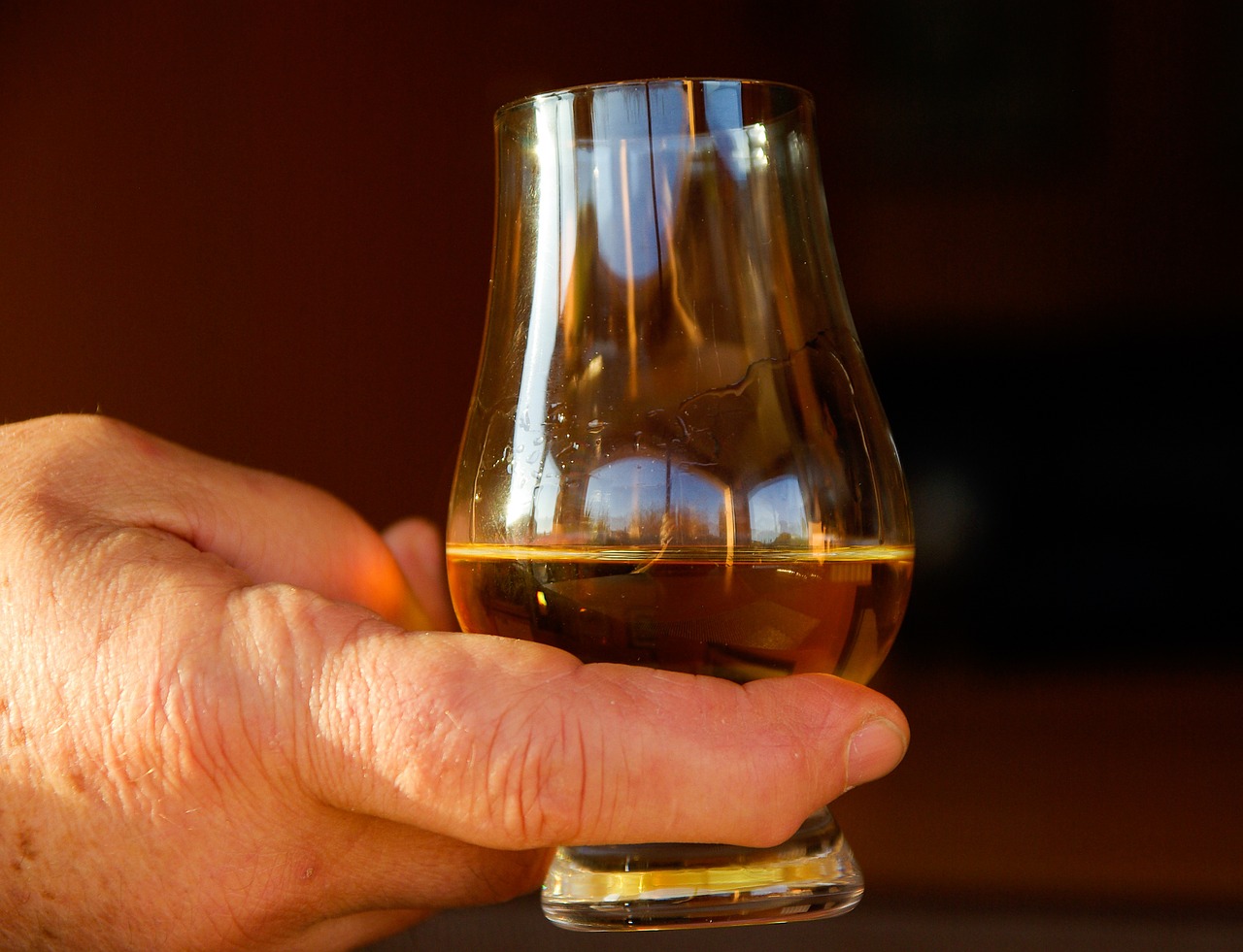 8 passos para nos iniciarmos na degustação do whisky, “a água da