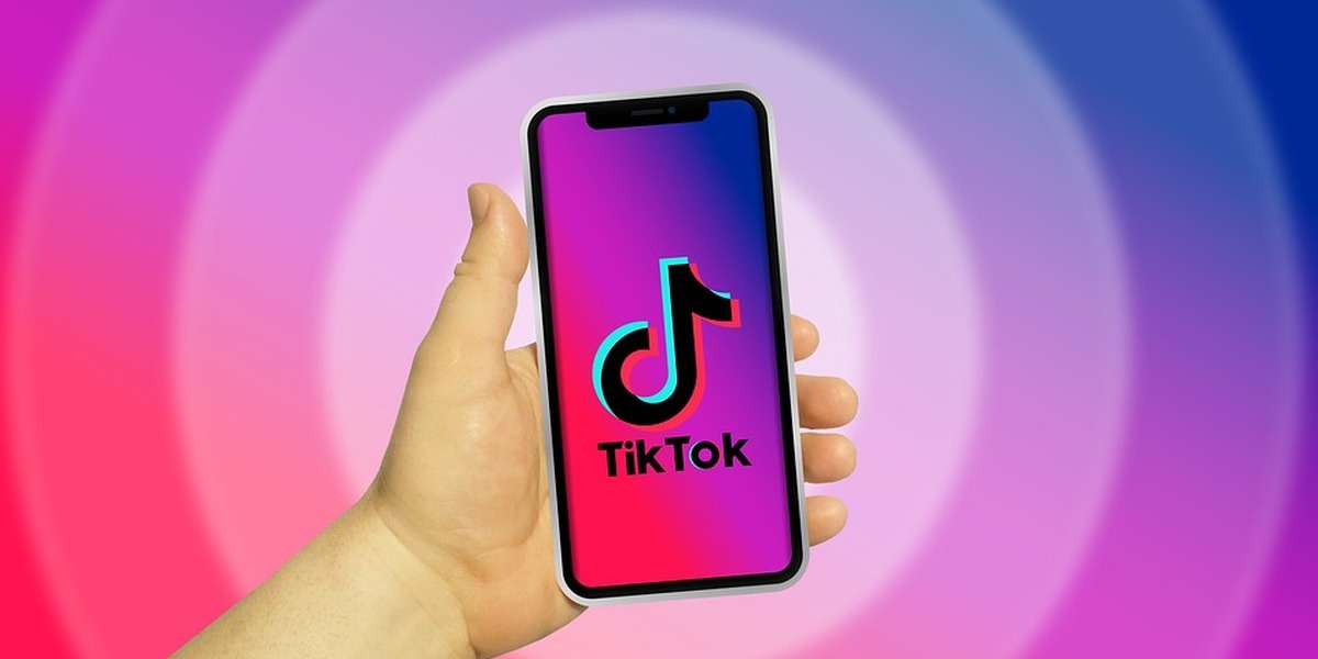 Pais britânicos processam TikTok pela morte dos filhos que participaram em desafios “fatais” partilhados na rede social