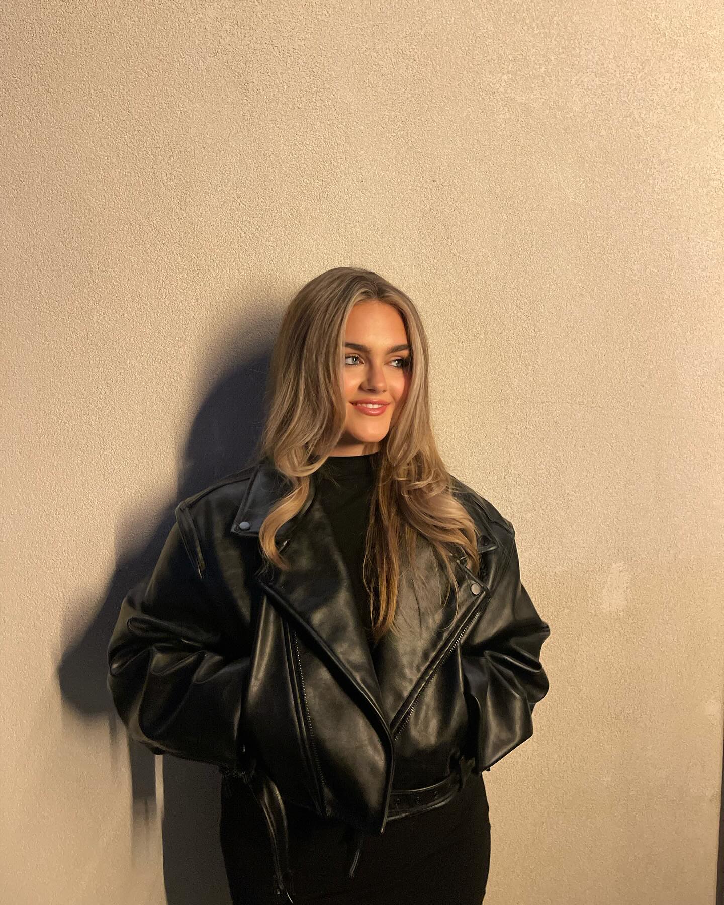 Influencer do TikTok respira sozinha pela primeira vez. Esteve 2 meses nos cuidados intensivos após acidente