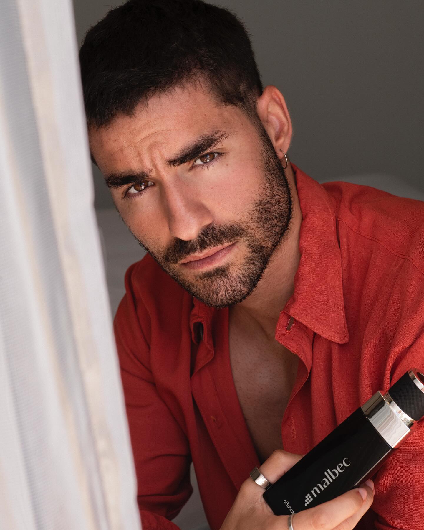 Quer cheirar a José Condessa? Estes são os perfumes de eleição do ator e não chegam aos 50€