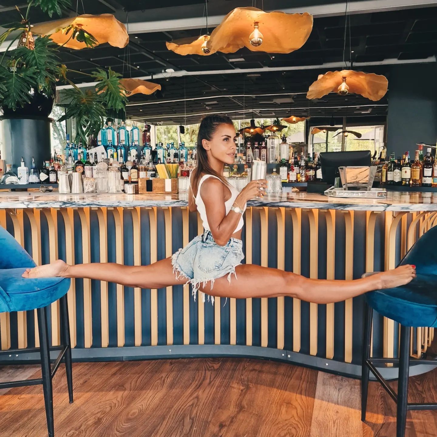 Talvez não consiga imitar a pose de Carolina Patrocínio, mas vai poder provar este cocktail