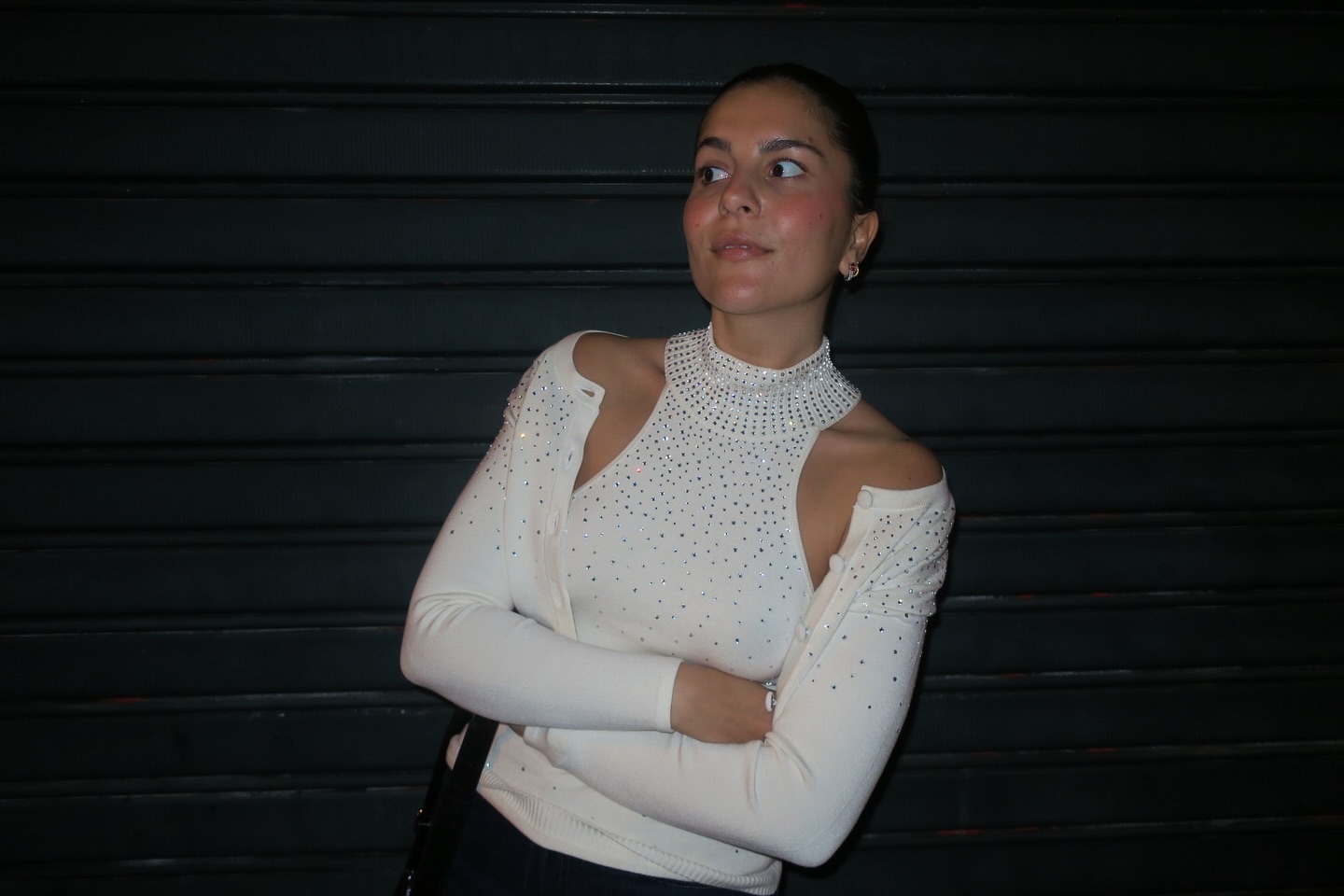 O conjunto de Beatriz Bica é perfeito para uma “date night” e está a metade do preço. Saiba de onde é