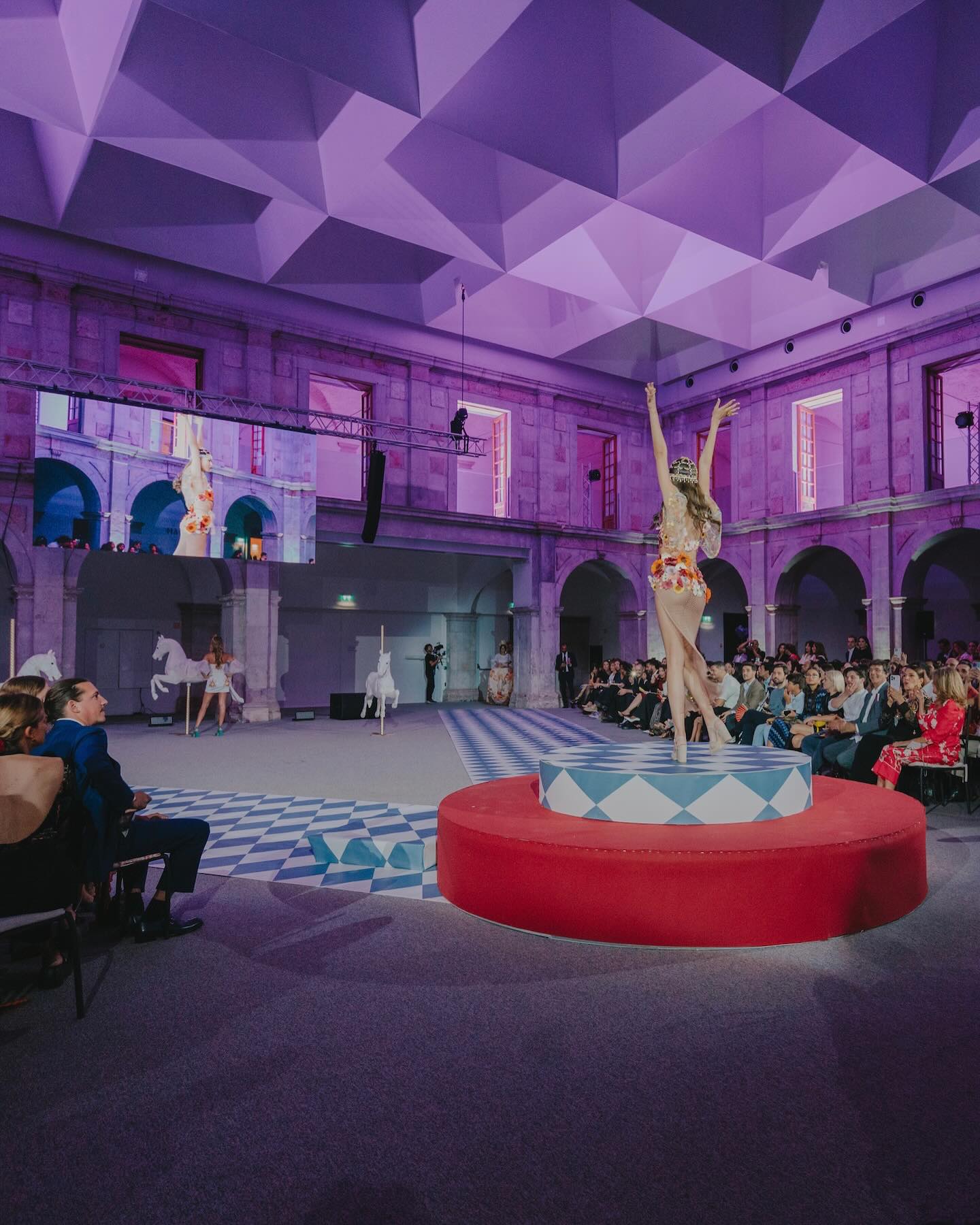 Já pode entrar na Utopia de Cata Vassalo em casa. Documentário da joalheira chegou ao streaming