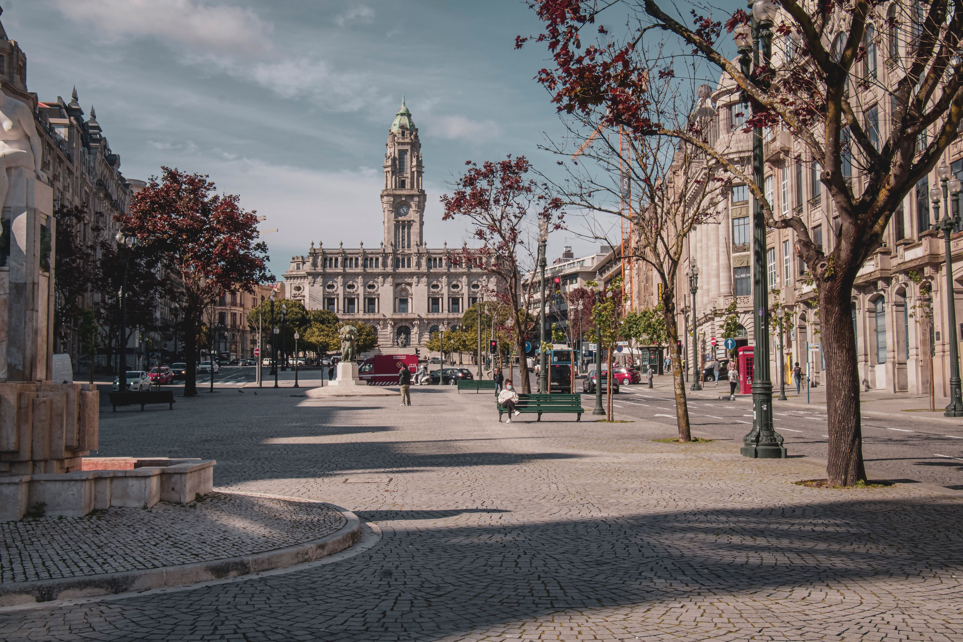 Explore o Porto sem turistas. Descubra os lugares escondidos e os restaurantes que valem mesmo a pena