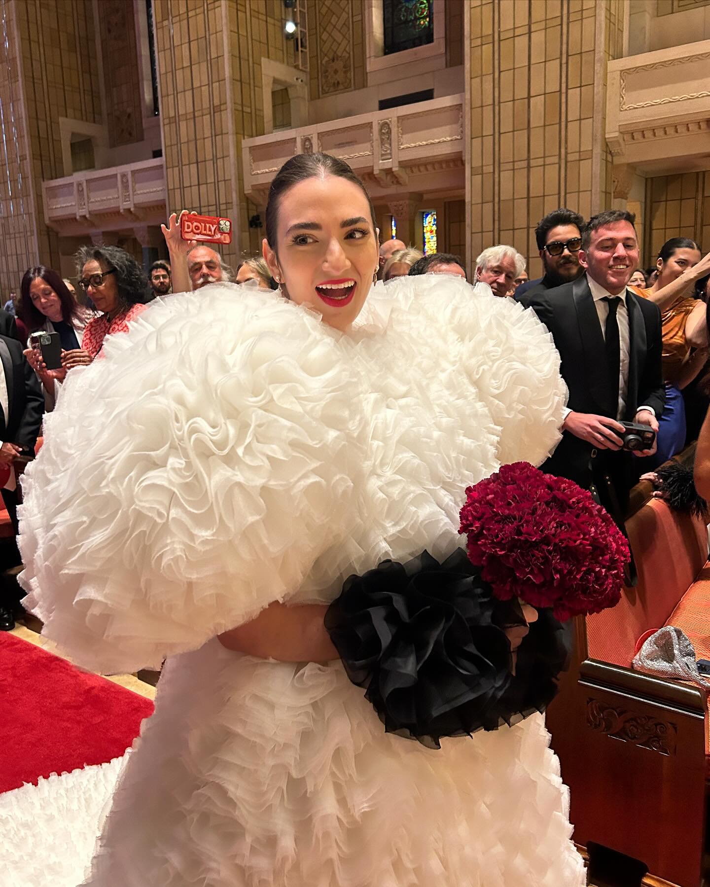 Este vestido de noiva é prova de que nem sempre “menos é mais”. Saiba tudo sobre esta peça