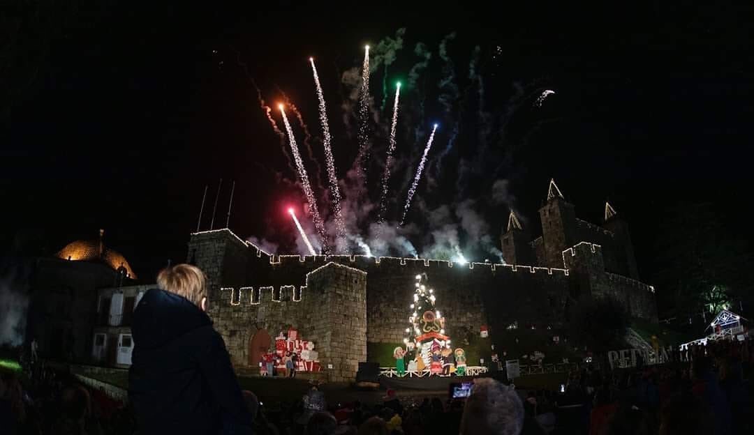 A maior Feira de Natal de Portugal é num castelo encantado (e até tem um circo mágico)