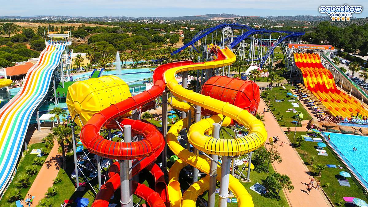 6 parques aquáticos em Portugal para suportar o calor e viver um dia repleto de adrenalina
