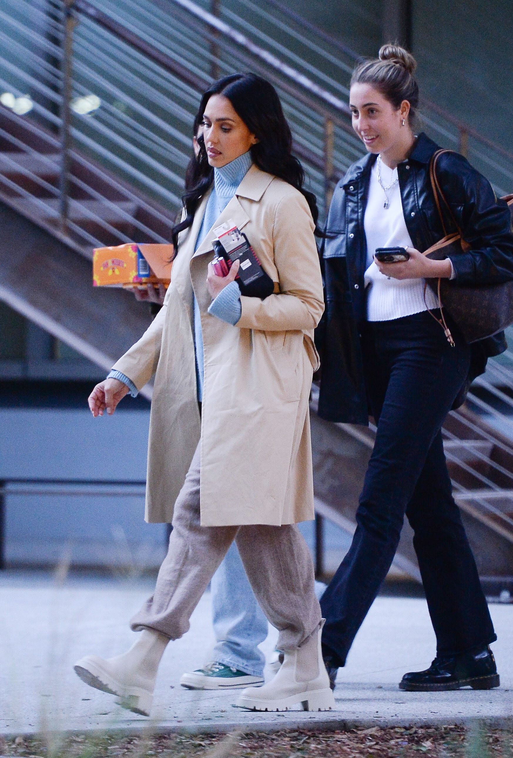 Jessica Alba usou estes botins perfeitos para o inverno. São da Mango e custam menos de 50€