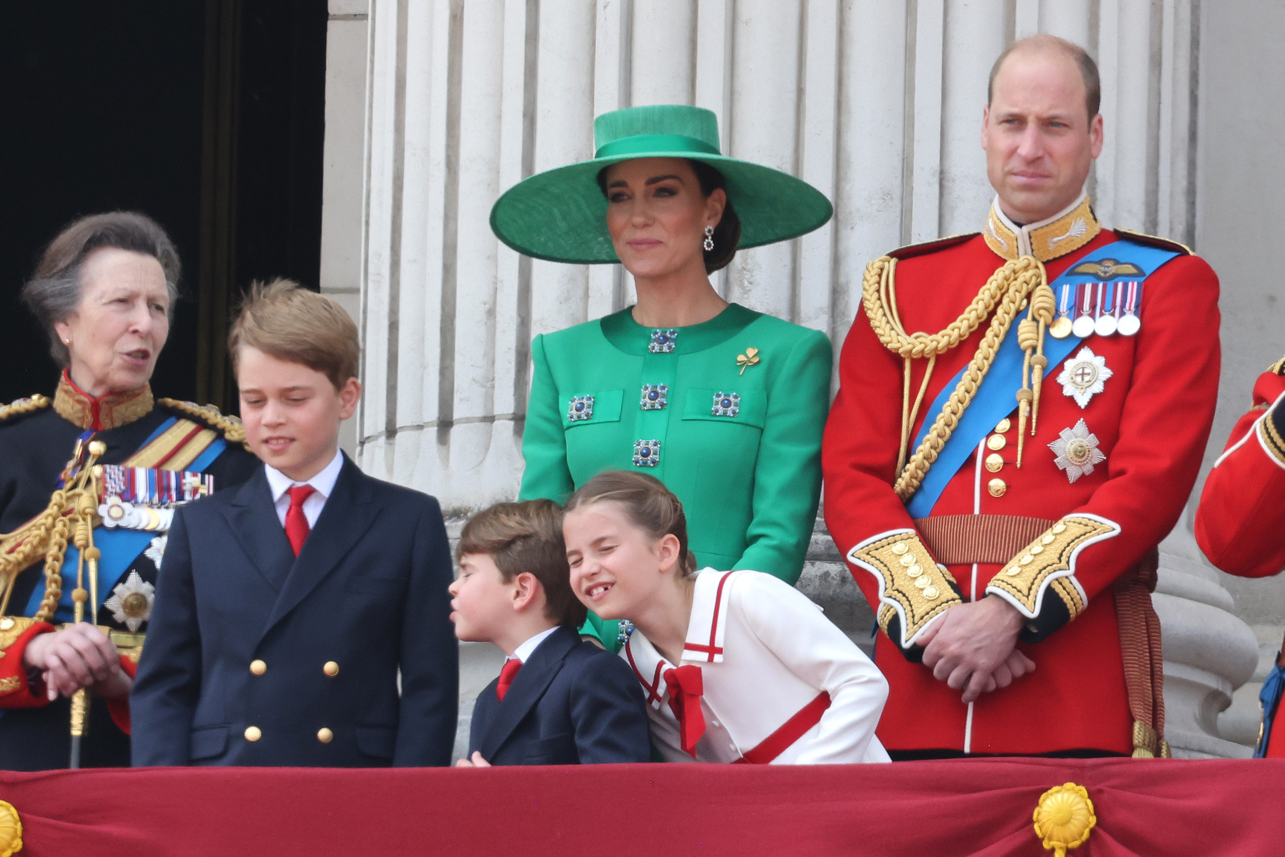 Король парада. Платья принцессы Шарлотты. Принцесса. День рождение короля Великобритании праздник.