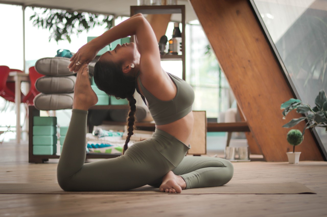 Dia Internacional do Yoga. 6 atividades que estão no Airbnb e que pode fazer em casa