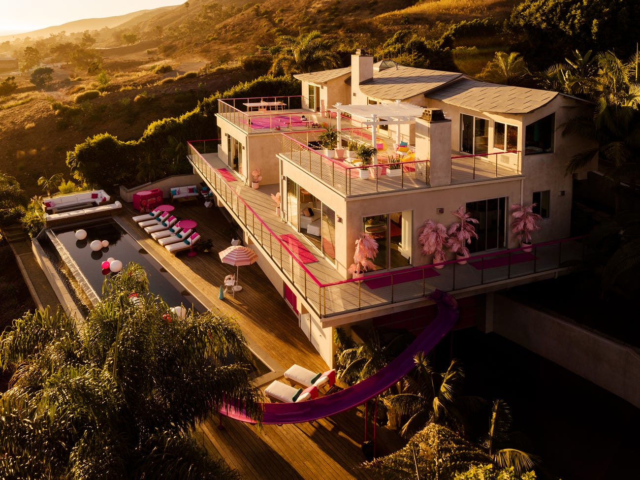 A Malibu Dreamhouse da Barbie vai chegar à Airbnb — e a partir de 54€ por noite