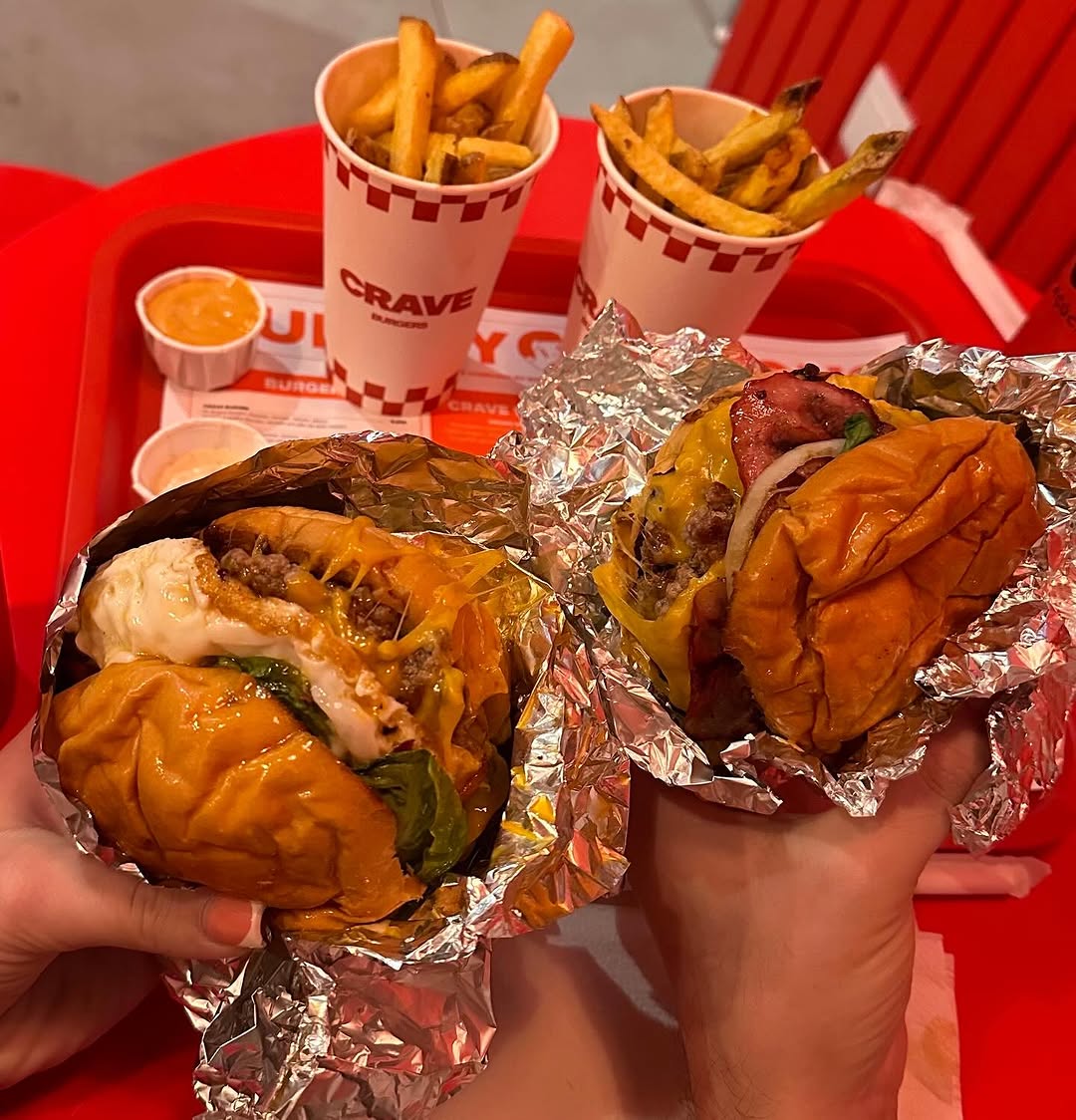 6 spots em Lisboa e no Porto onde pode comer os famosos smash burgers (com trufa ou especialidades)