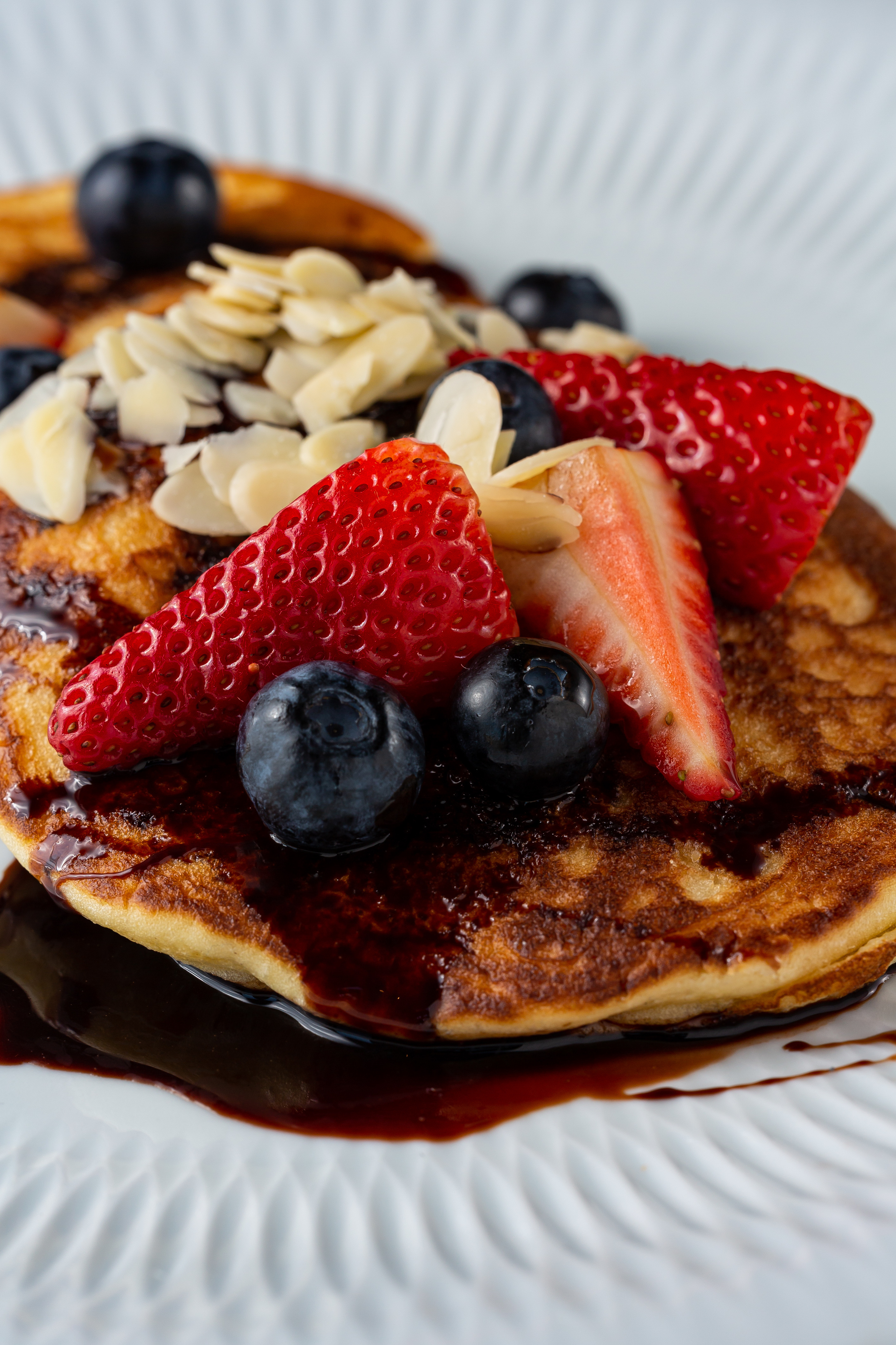 Brunch com sushi, risotto, queijos e prato de carne e peixe? Gaia tem, e não deixa de fora as panquecas