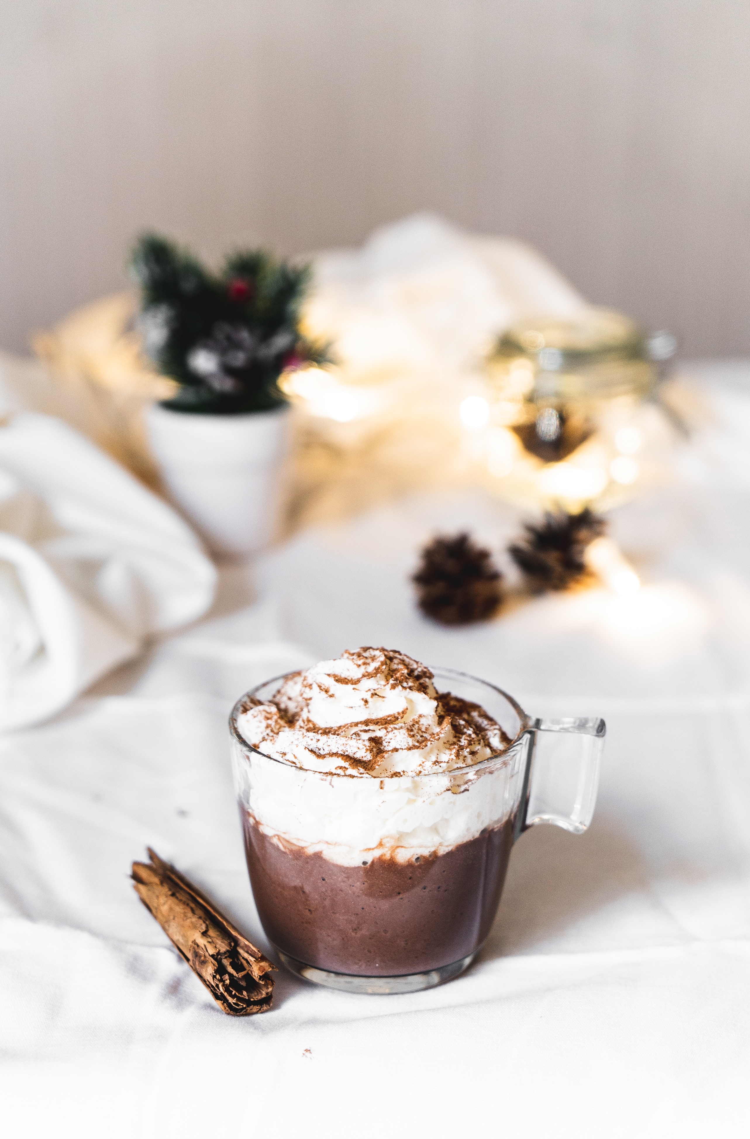 5 receitas de chocolate quente para aquecer a alma e impressionar as visitas