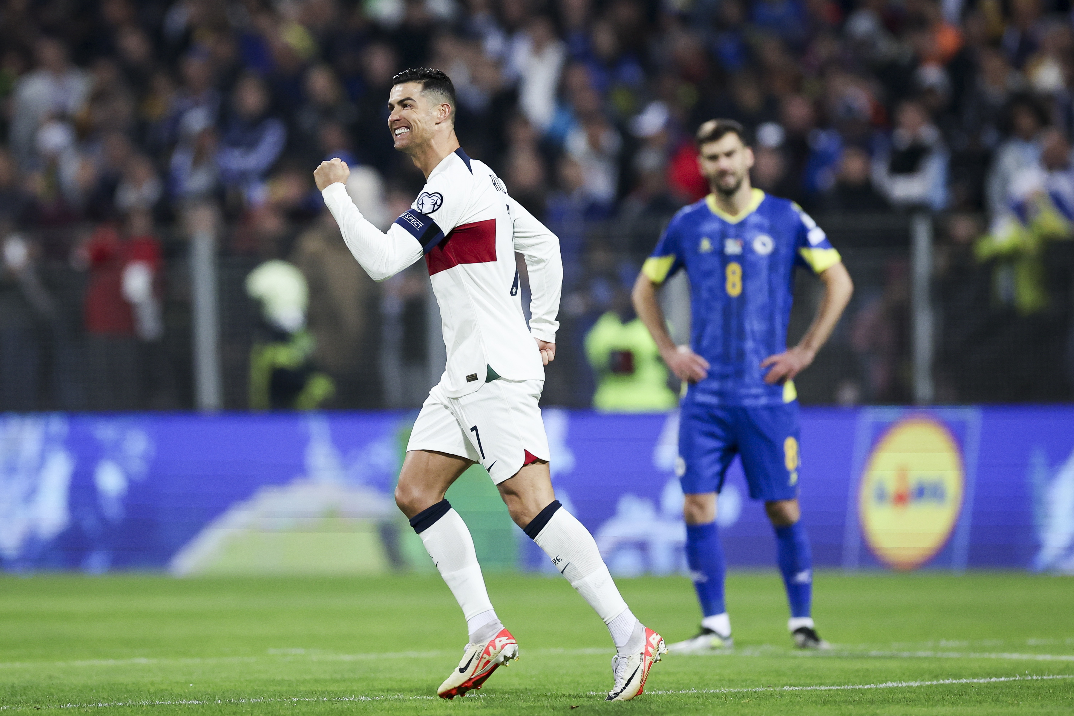 Reações dos jogadores de Portugal: Cancelo deu chapada de luva branca  Otávio feliz por João Neves que cumpriu sonho - EURO Qualificação - SAPO  Desporto