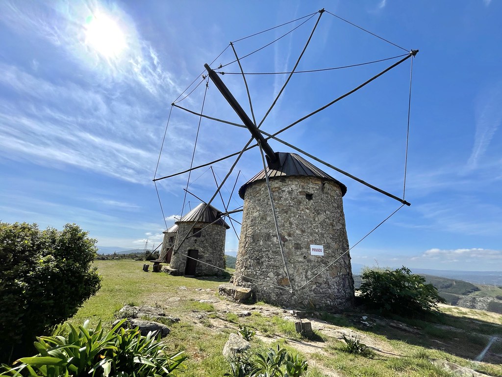 Os moinhos de vento da Serra da Atalhada - Portugal - SAPO Viagens