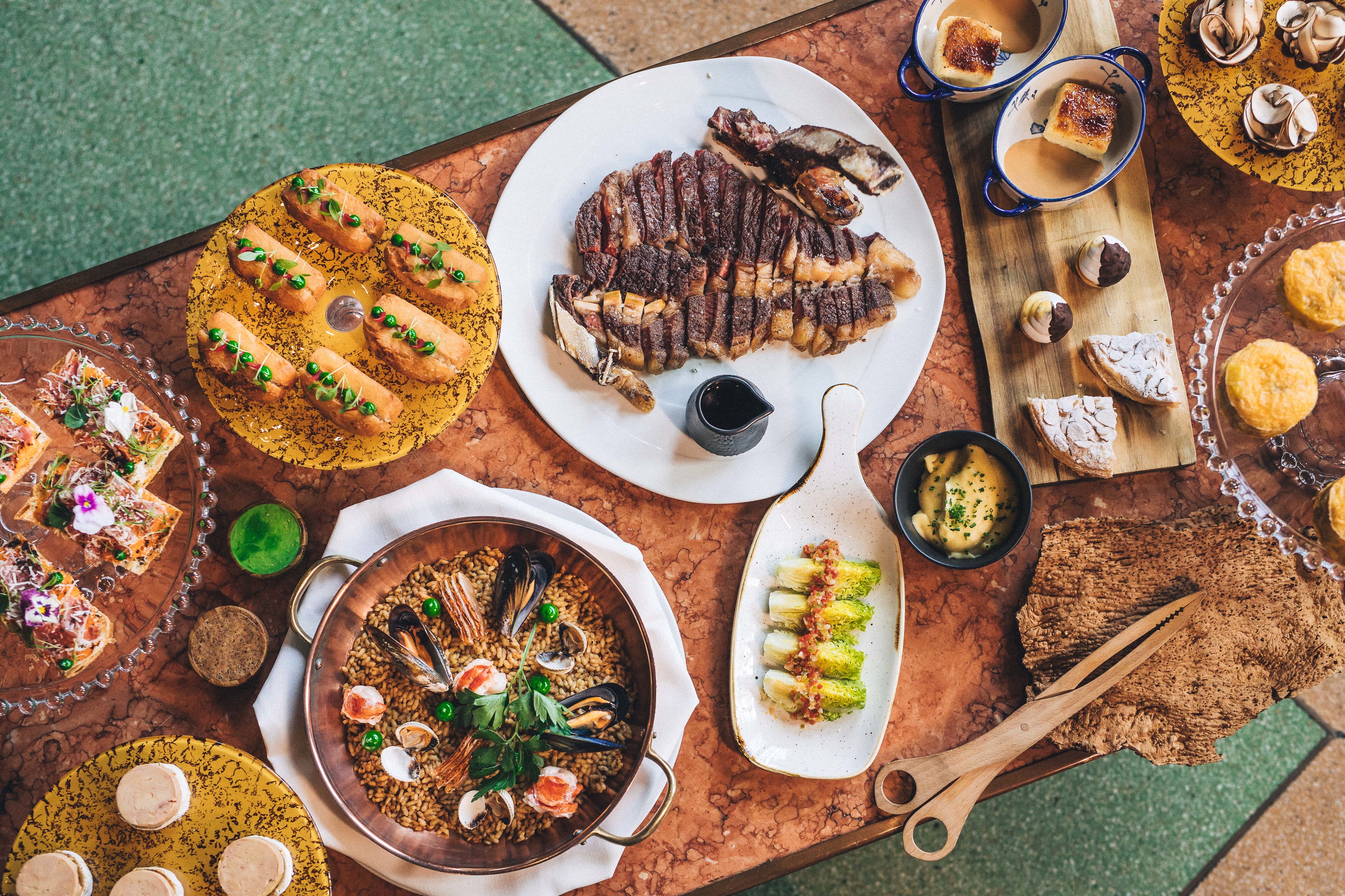 Buffet de sushi, brunch e uma bebida grátis junto à piscina. Só tem de ir ao Penha Longa