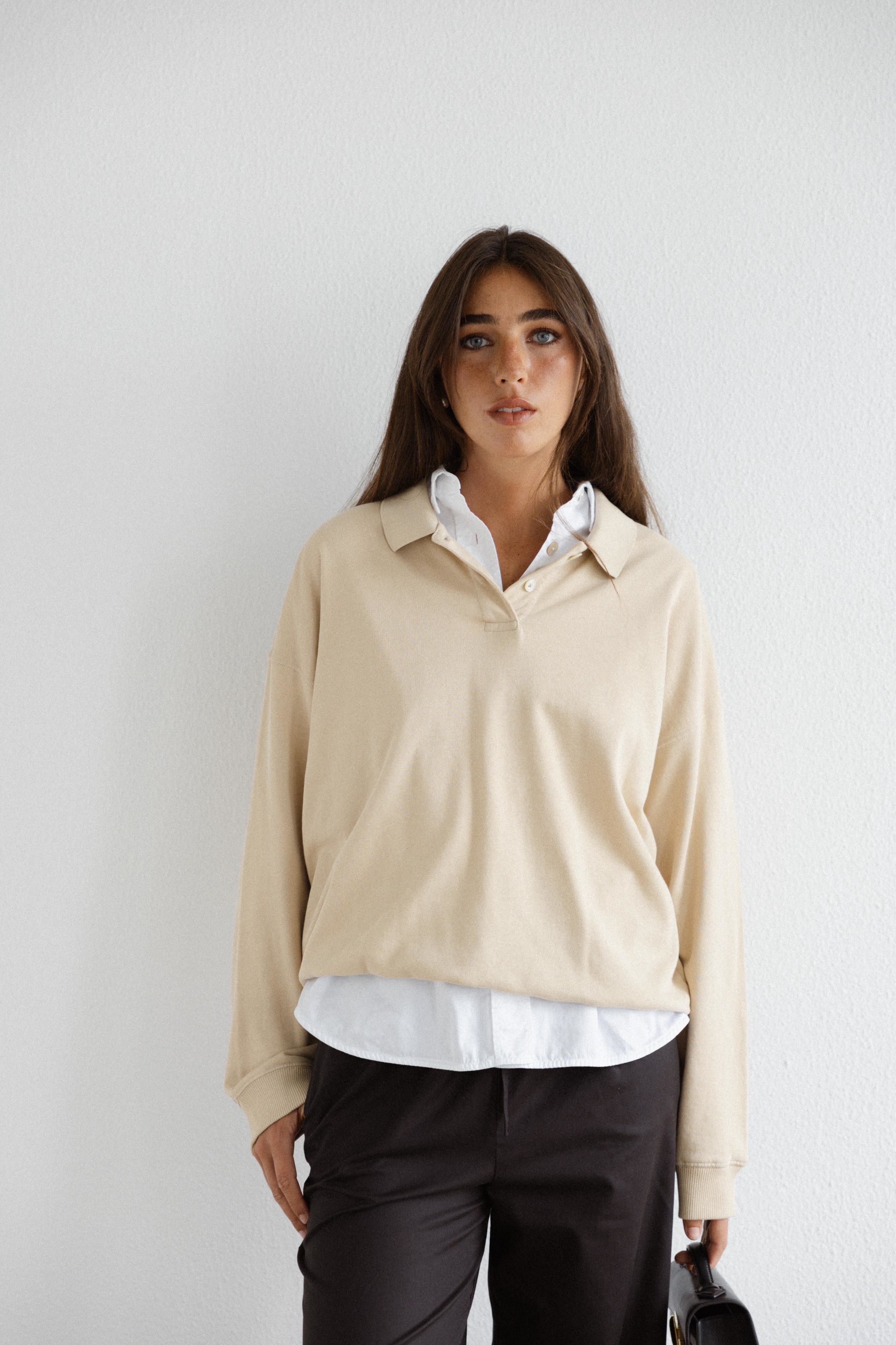 O polo está a dominar esta estação — e há uma marca portuguesa a apostar tudo no regresso da peça