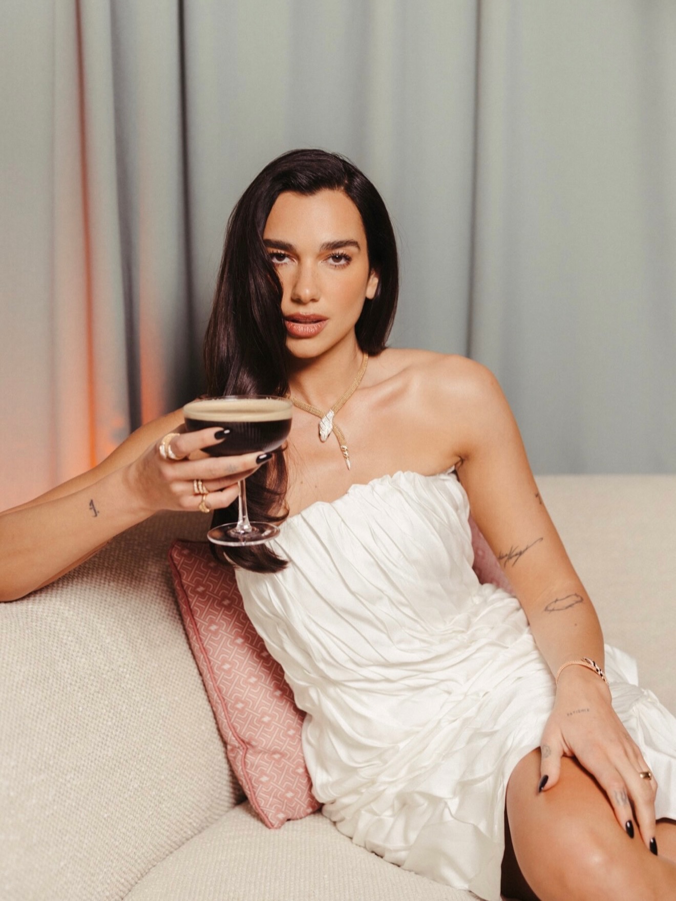 O que é nacional é bom – e até Dua Lipa o sabe. Cantora rendeu-se ao calçado com raízes portuguesas