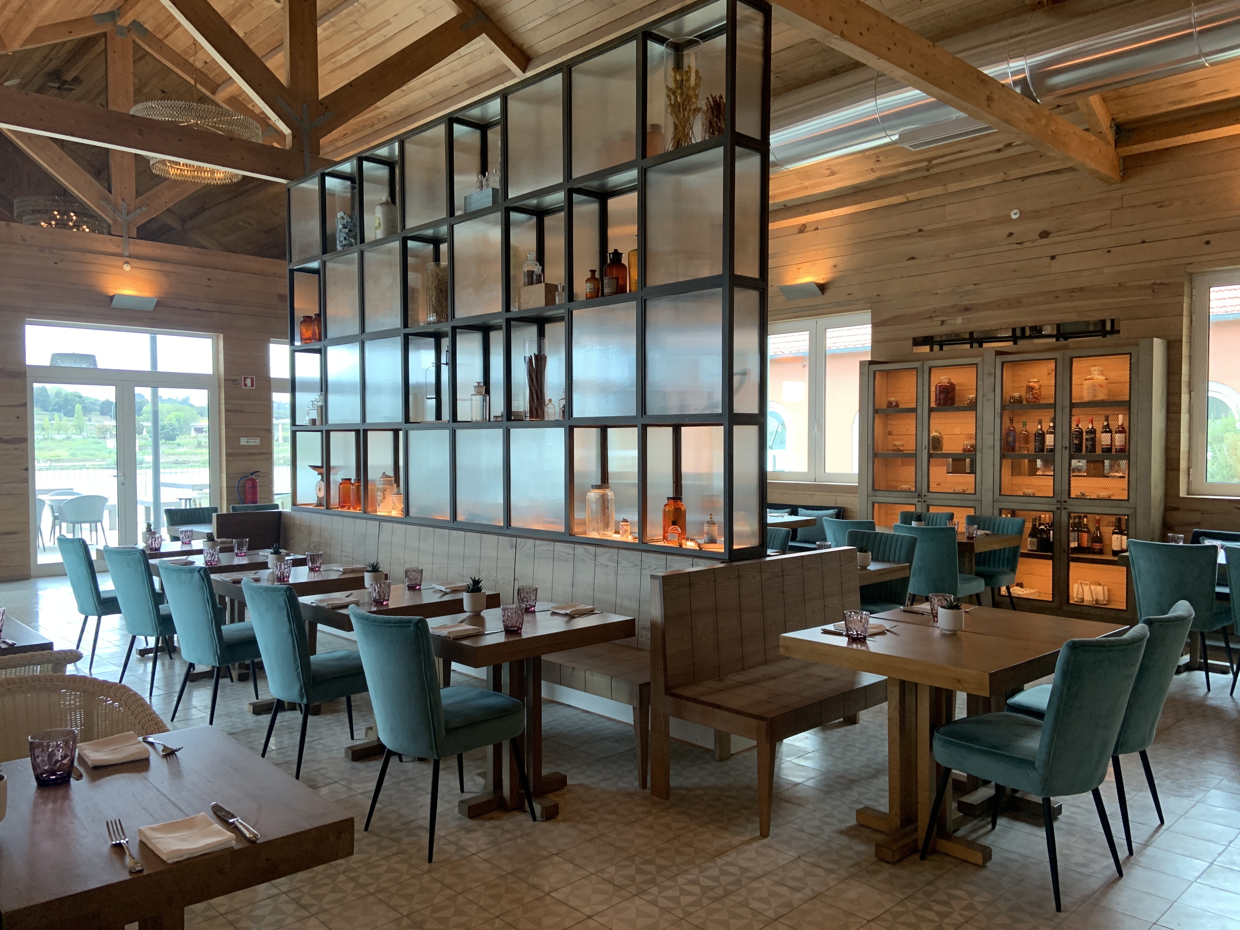 Aroma. O novo restaurante do Pestana Douro Riverside onde cada um grelha aquilo que come